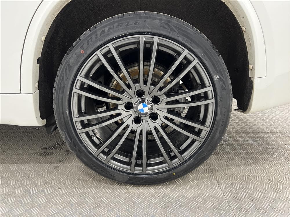 BMW X5 xDrive30d 258hk M Sport Pano DVärm Navi H/K HUD SKinninteriör