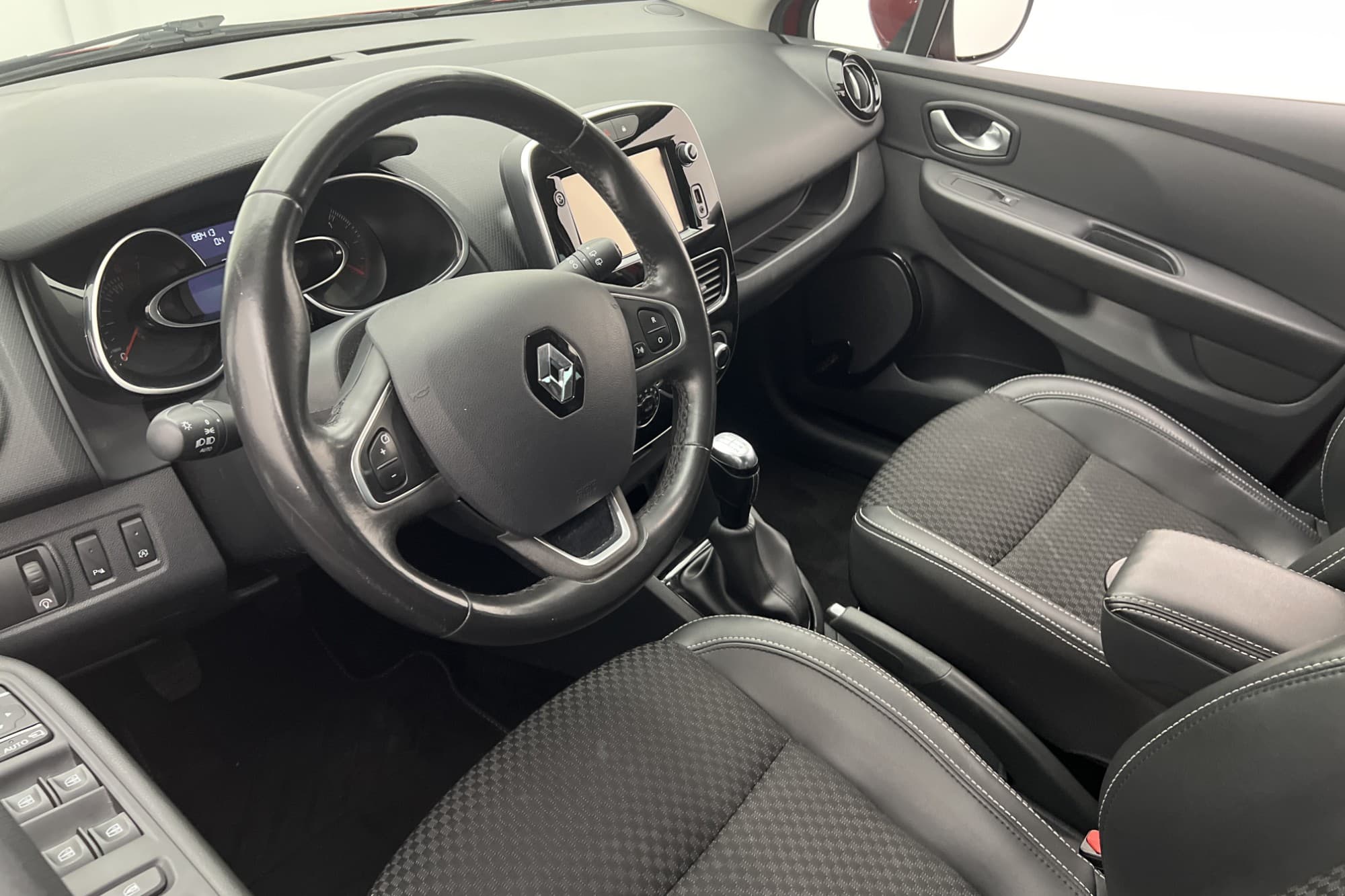 Renault Clio 90hk Intens M&K-Värm BASS-Reflex Navi Sensorer