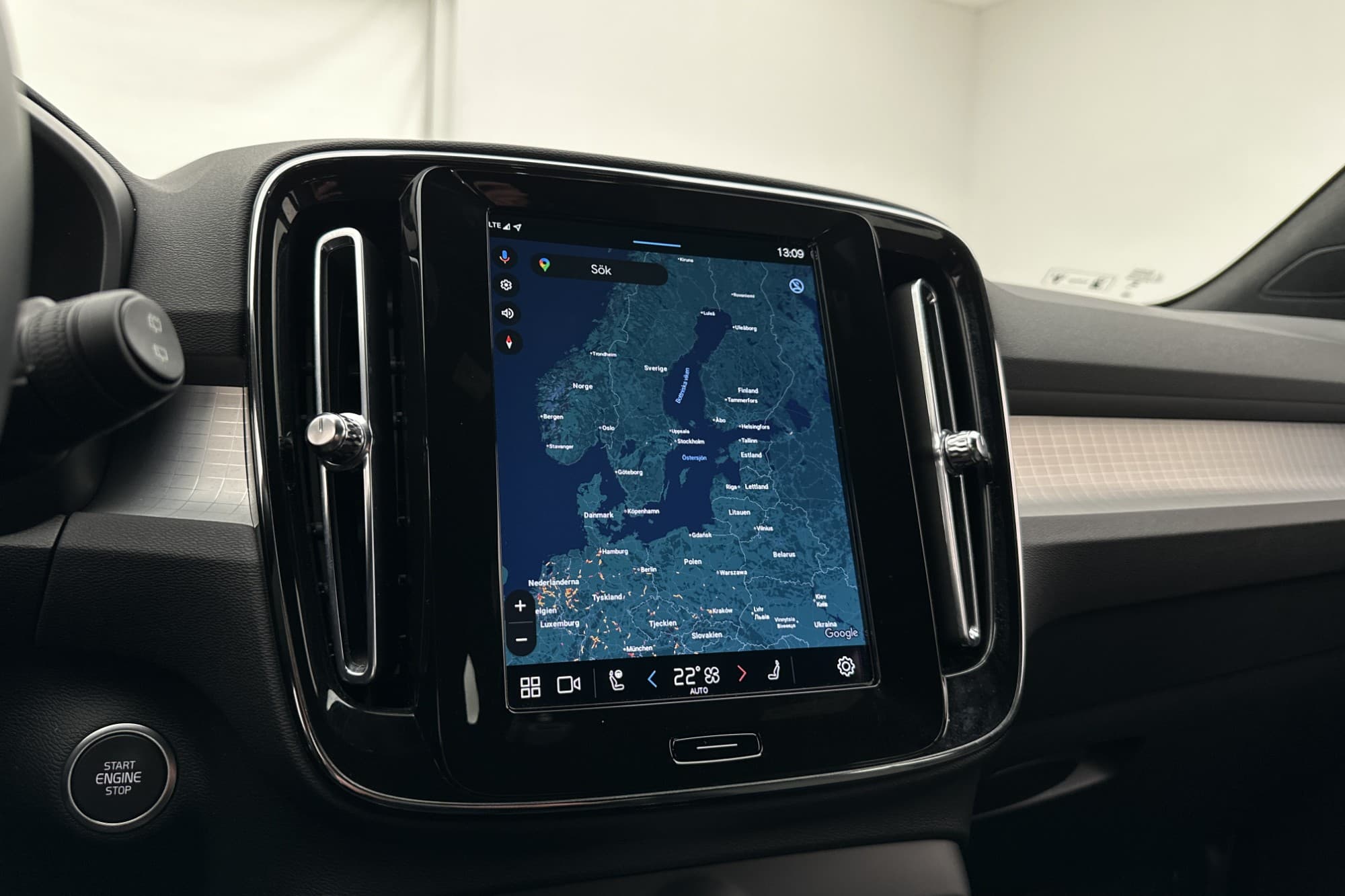 Volvo XC40 B4 197hk Core Värmare Kamera CarPlay Rattvärme