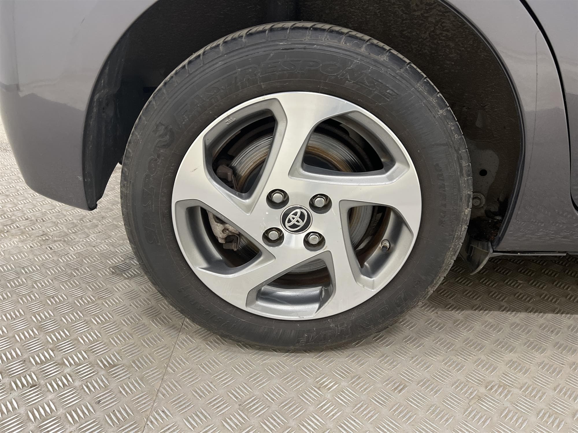 Toyota Yaris Hybrid e-CVT 101hk  B-Kamera Nyservad 0,33L/mil