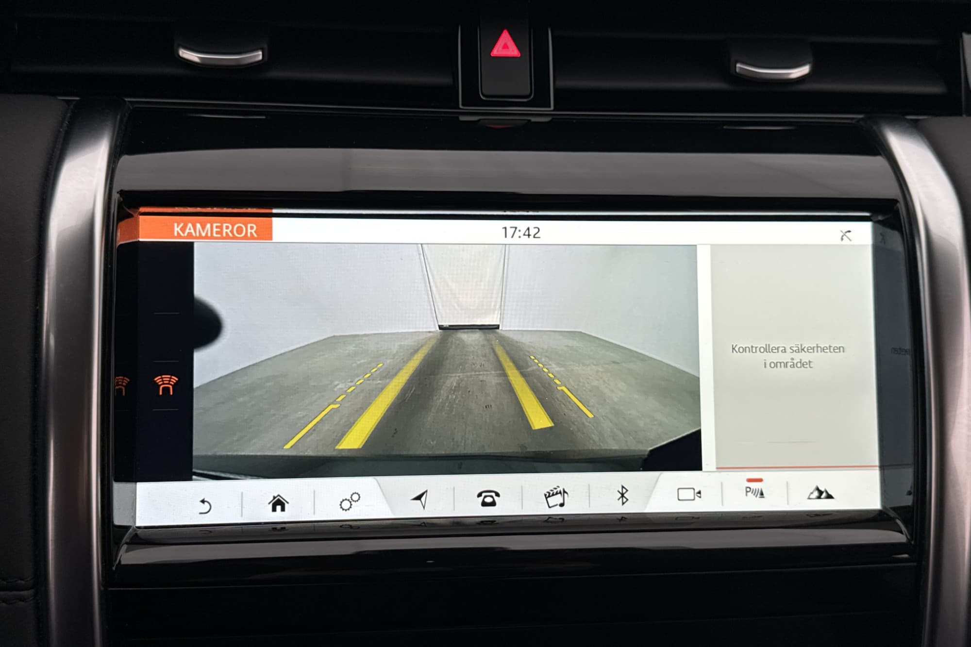 Land Rover Discovery Sport P200 MHEV AWD Kamera Navi Skinn