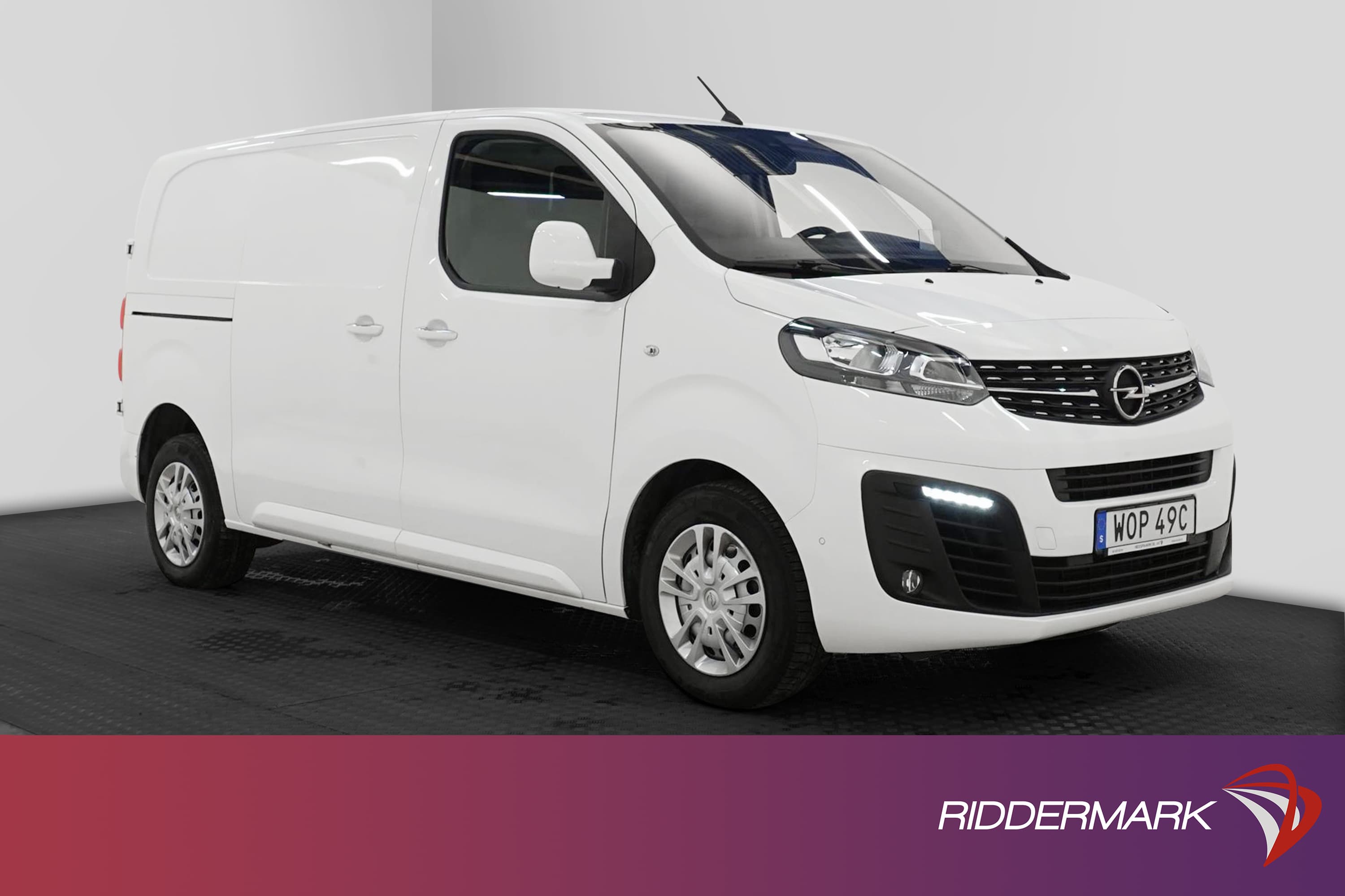 Opel Vivaro 2.0 122hk Aut HUD Kamera Navi Drag Värmare Moms