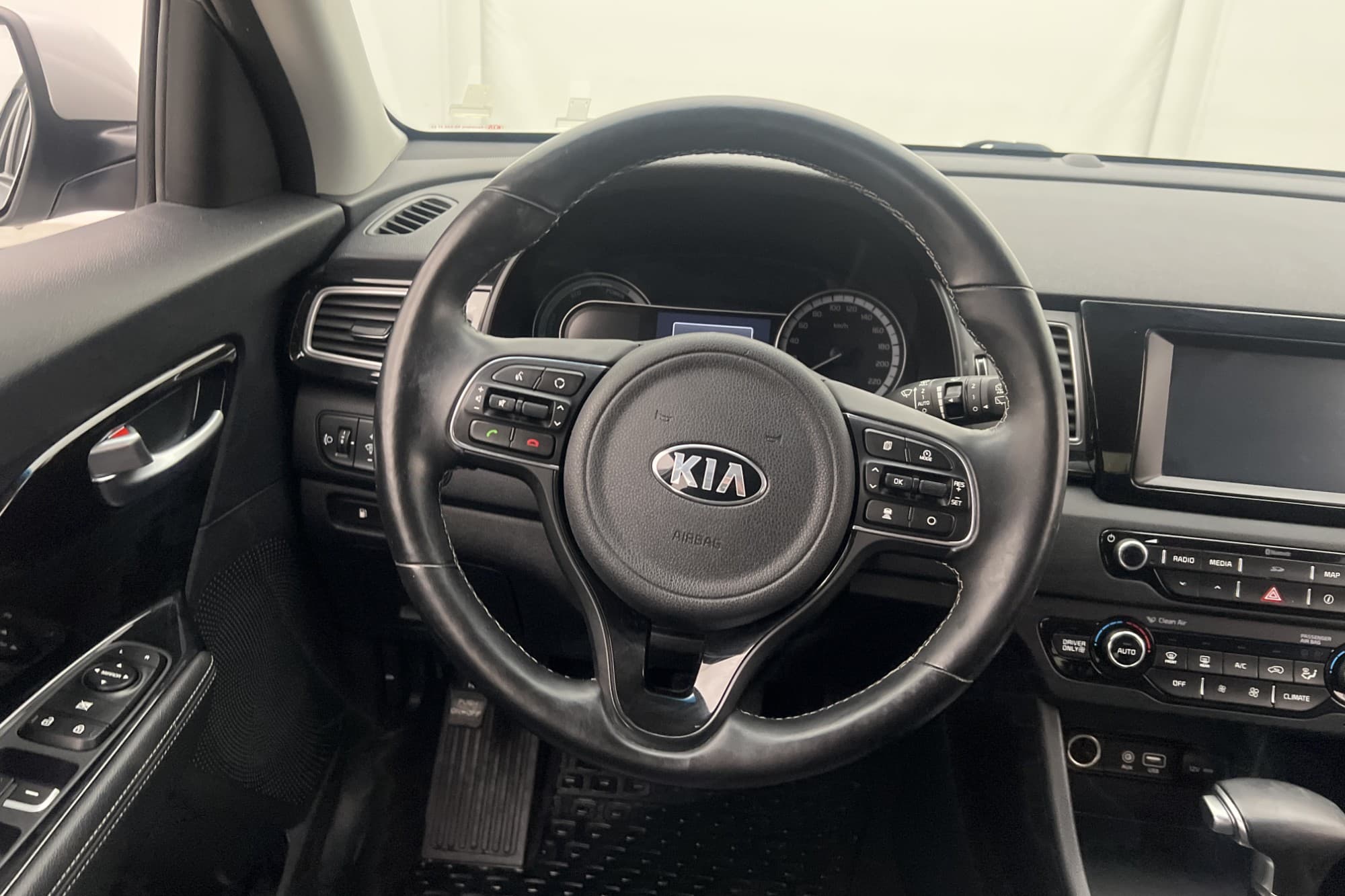 Kia Niro Hybrid Advance Plus Kamera Halvskinn Rattvärme