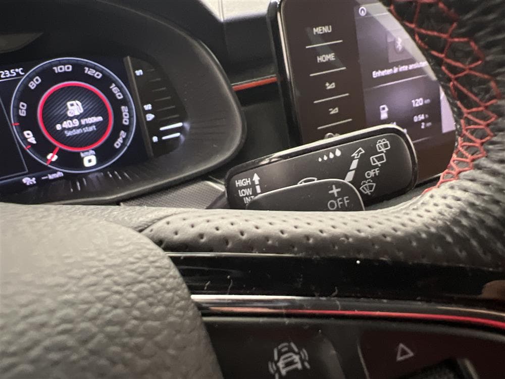 Skoda Kamiq 1.5 TSI 150hk Monte Carlo Pano Navi Cockpit