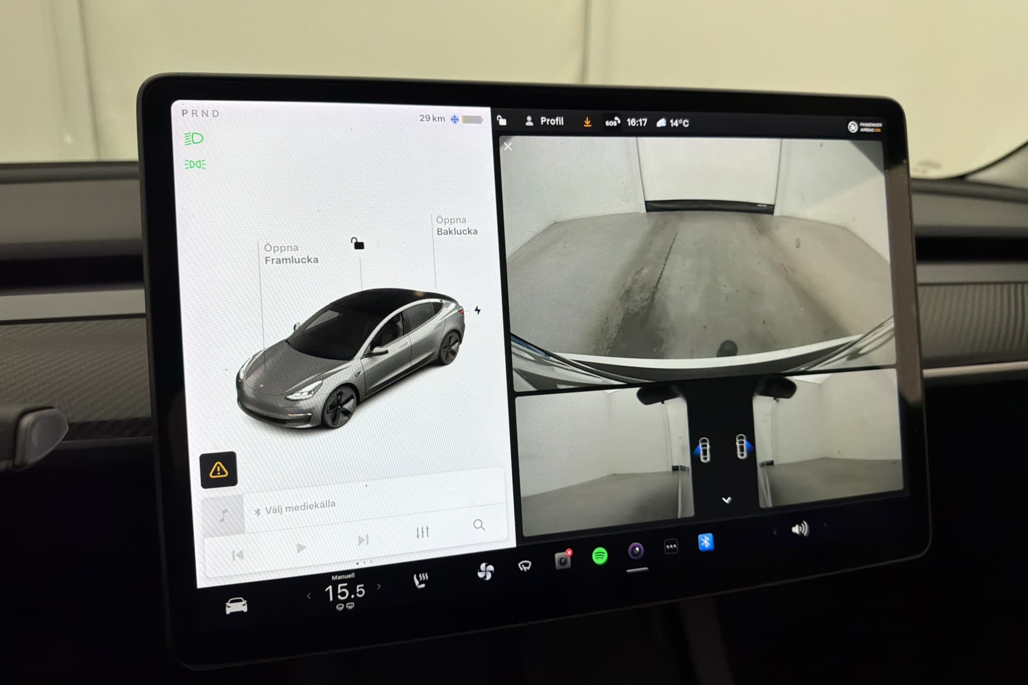 Tesla Model 3 Long Range AWD Pano Dragkrok AP Svensksåld