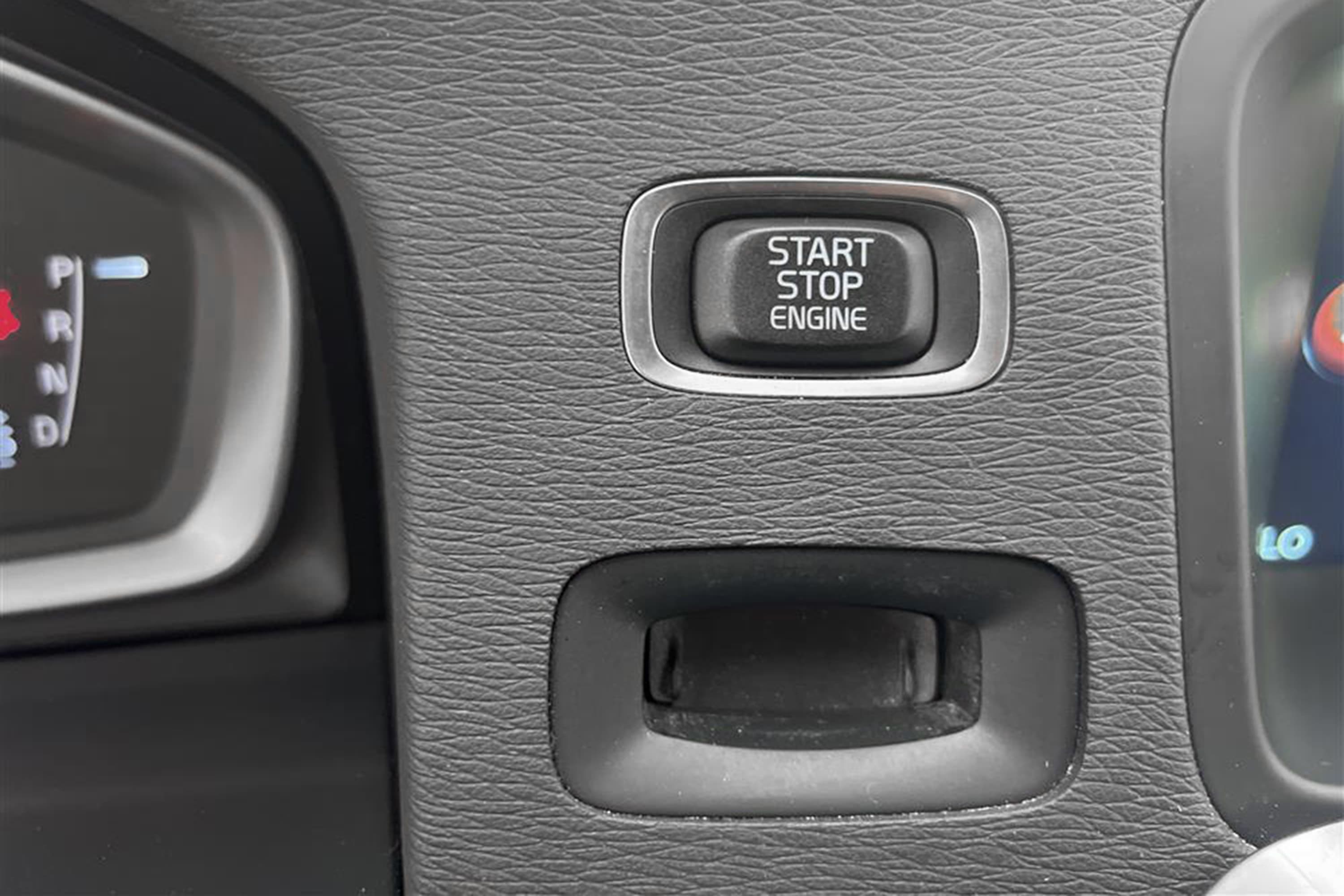 Volvo V60 D4 AWD 181hk Summum D-Värm Skinn Välservadinteriör