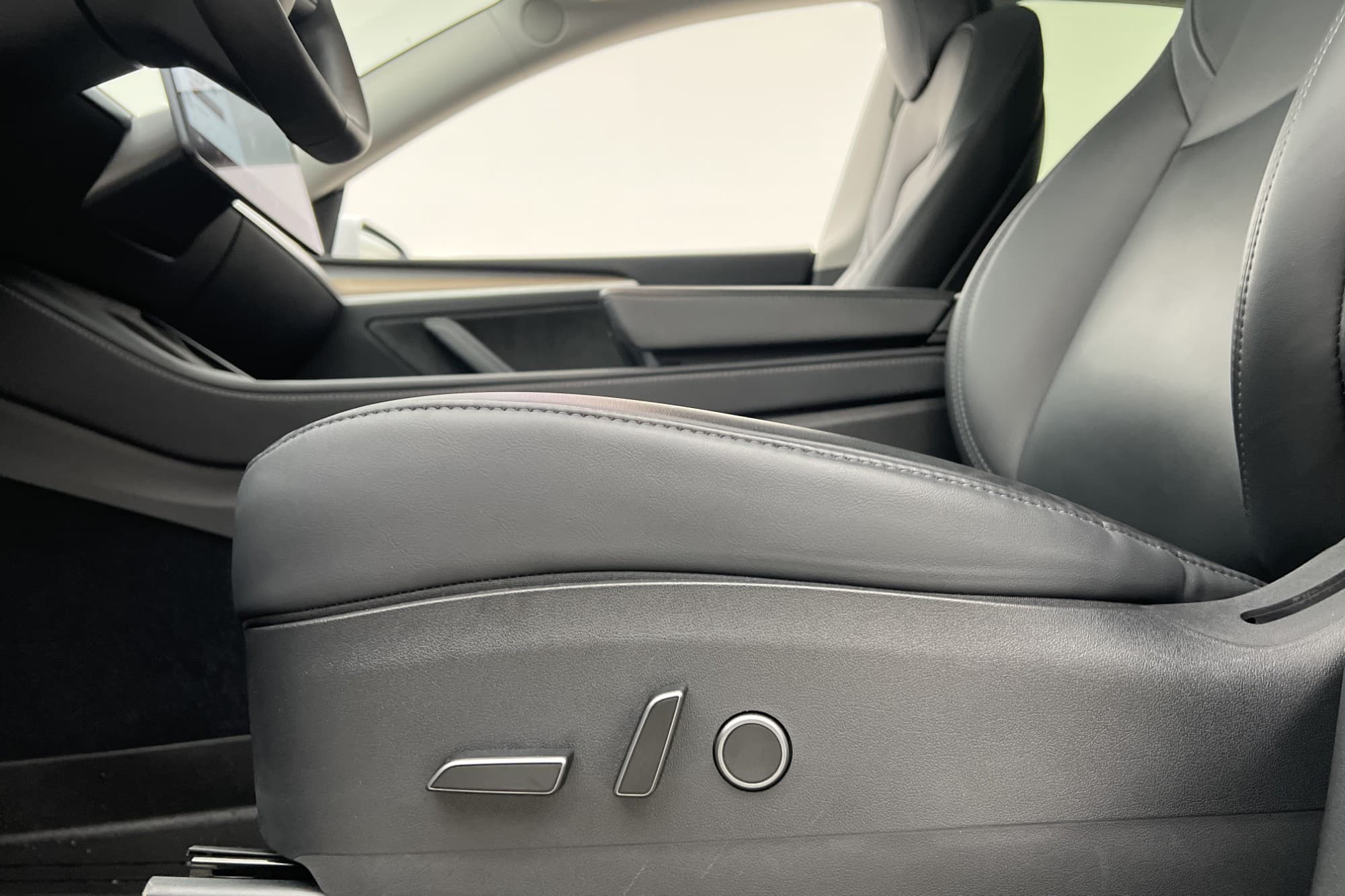 Tesla Model Y Long Range AWD Svensksåld Autopilot MOMS