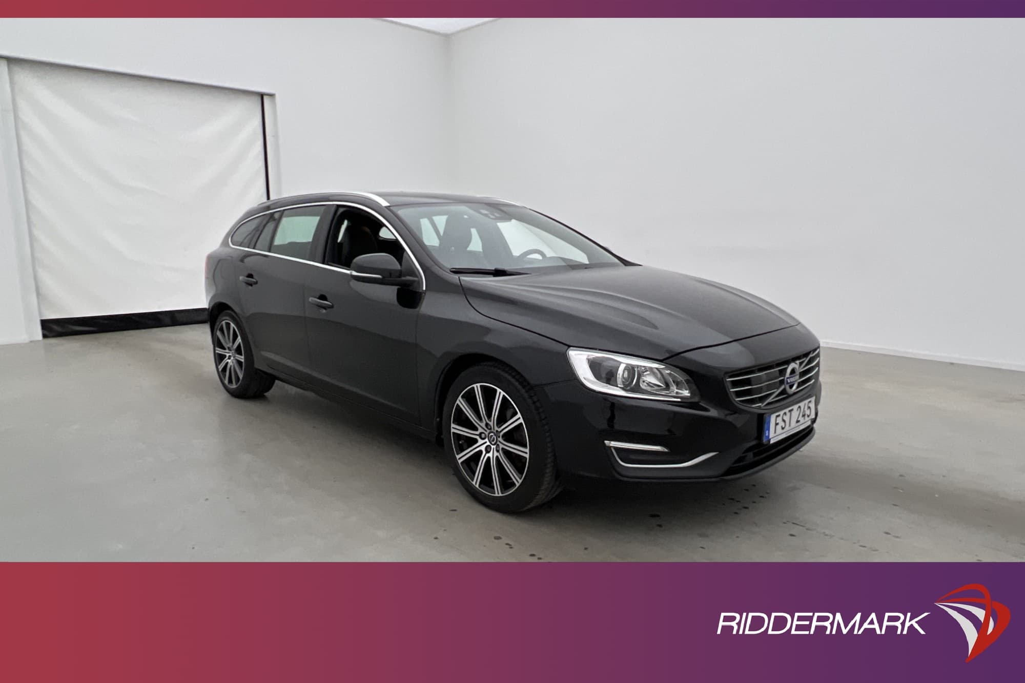 Volvo V60 D5 Plug-in AWD Summum Classic