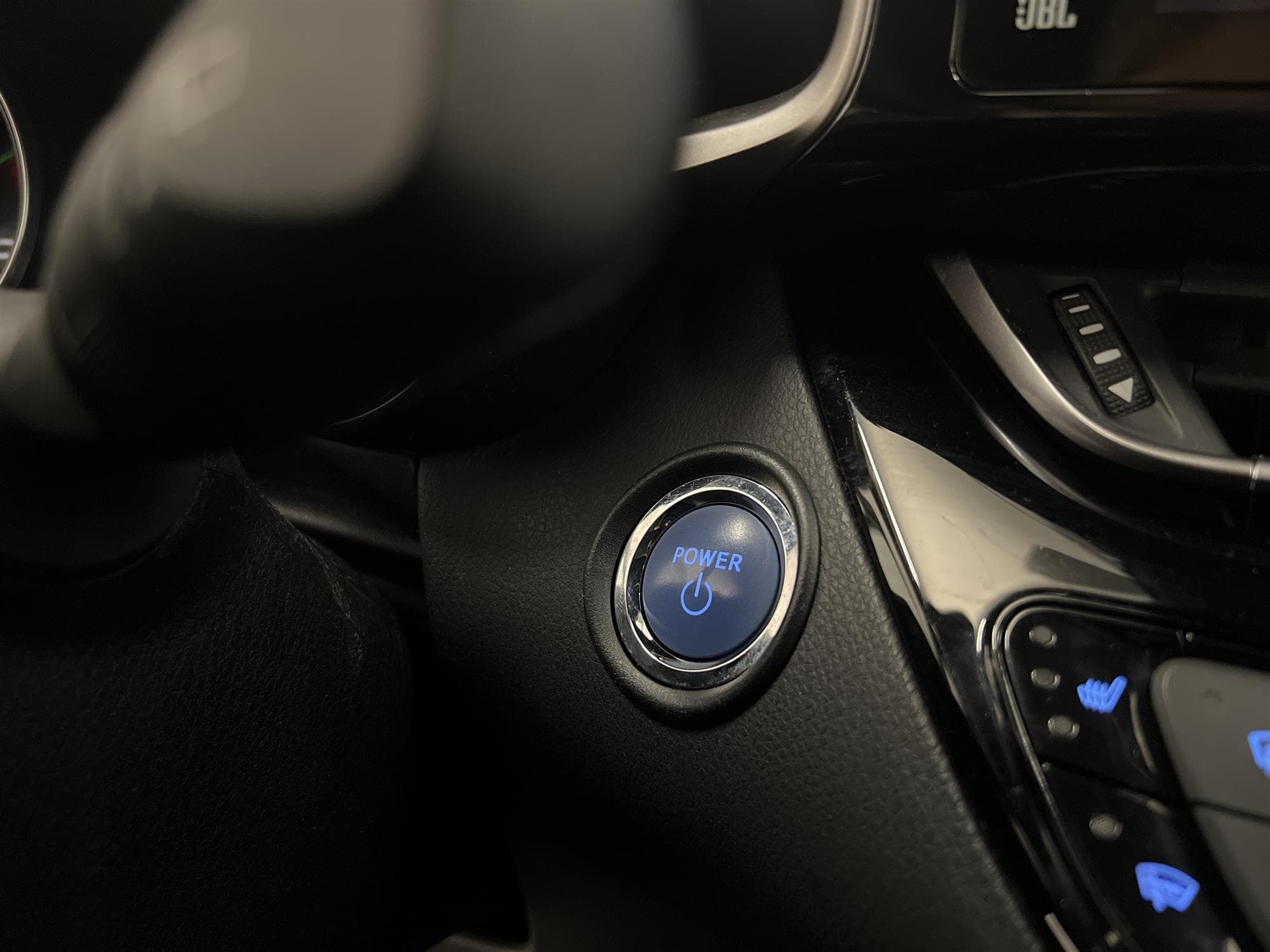 Toyota C-HR Hybrid 122hk JBL B-Kamera Svart Innertak Keyless