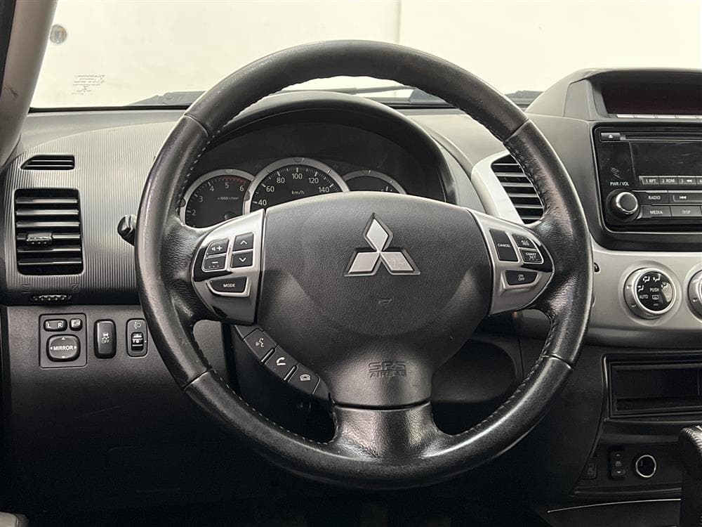 Mitsubishi L200 2.5 DI-D Aut 178hk Drag Kåpa interiör
