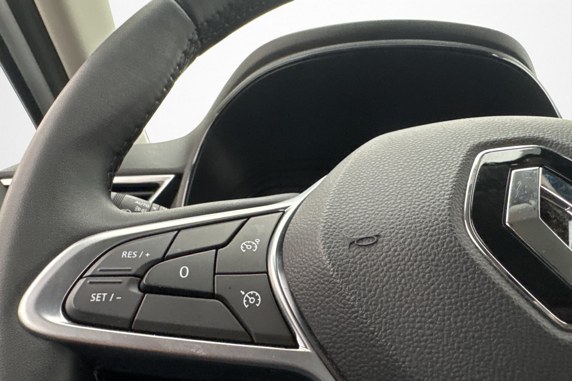 Renault Clio E-TECH 140hk Zen Sensorer Farthållare MOMS