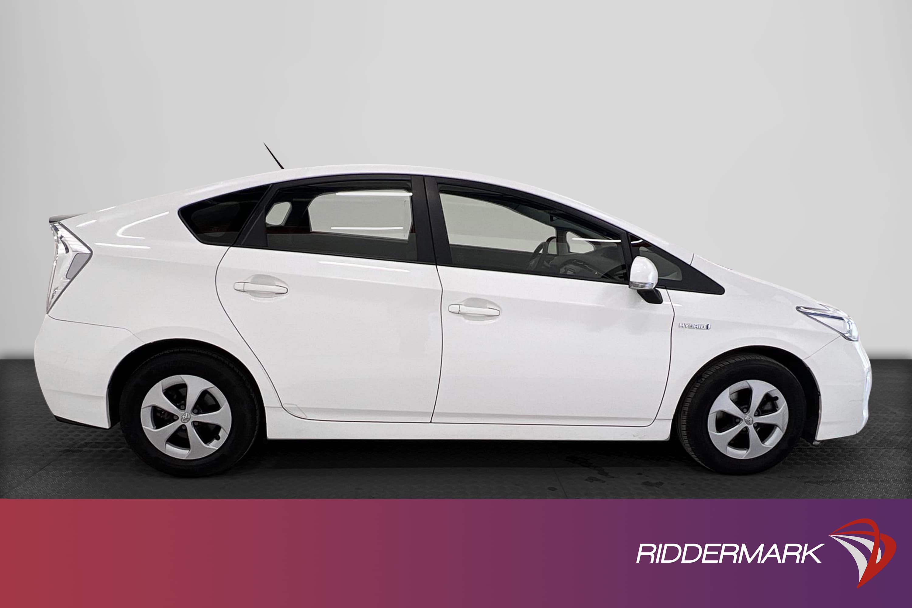 Toyota Prius Hybrid CVT 136hk B-Kamera 360kr Skatt 0,39L/mil