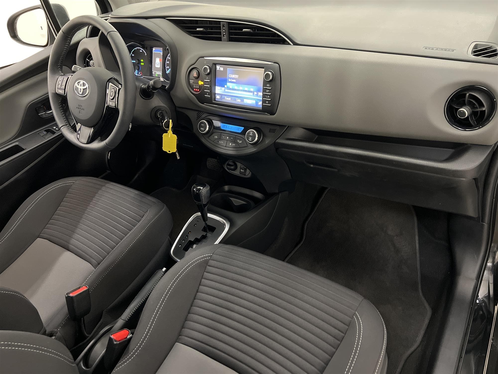 Toyota Yaris  Hybrid e-CVT 101hk 1 Brukare B-Kam 0,37L/mil