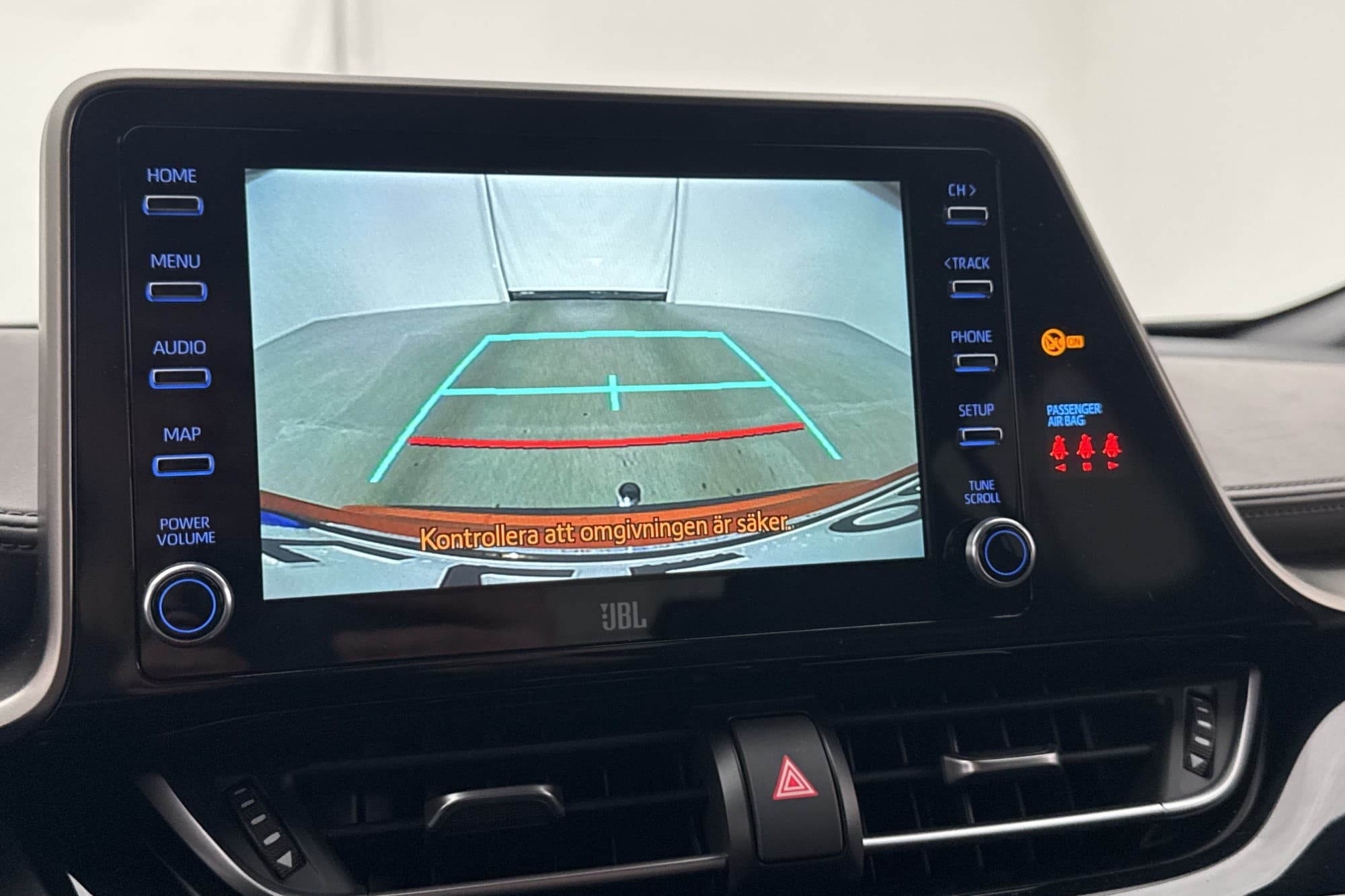 Toyota C-HR Hybrid Launch Edition Värmare JBL Kamera Drag