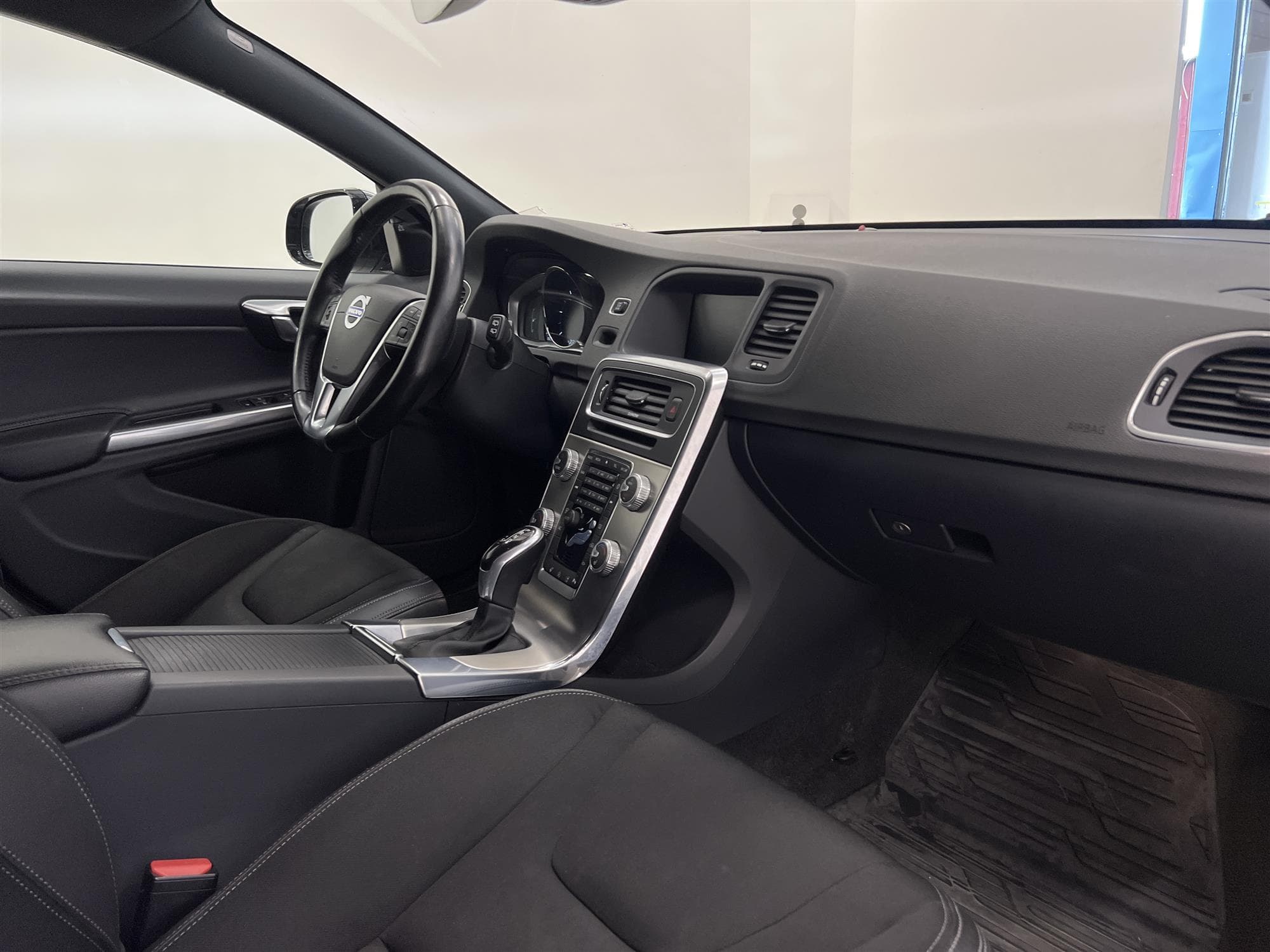 Volvo V60 Cross Country D4 190hk Voc D-Värm Drag BLIS PDC