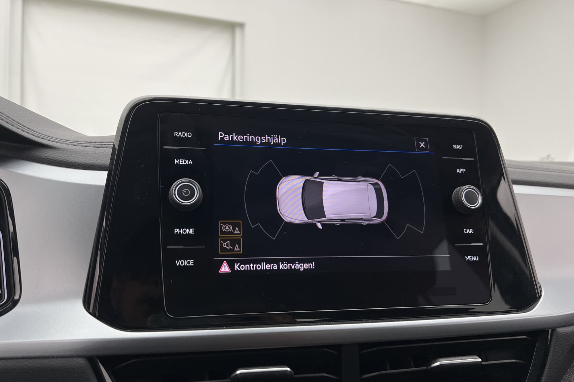 Volkswagen T-Roc TSI 110hk Cockpit P-Sensorer CarPlay MOMS