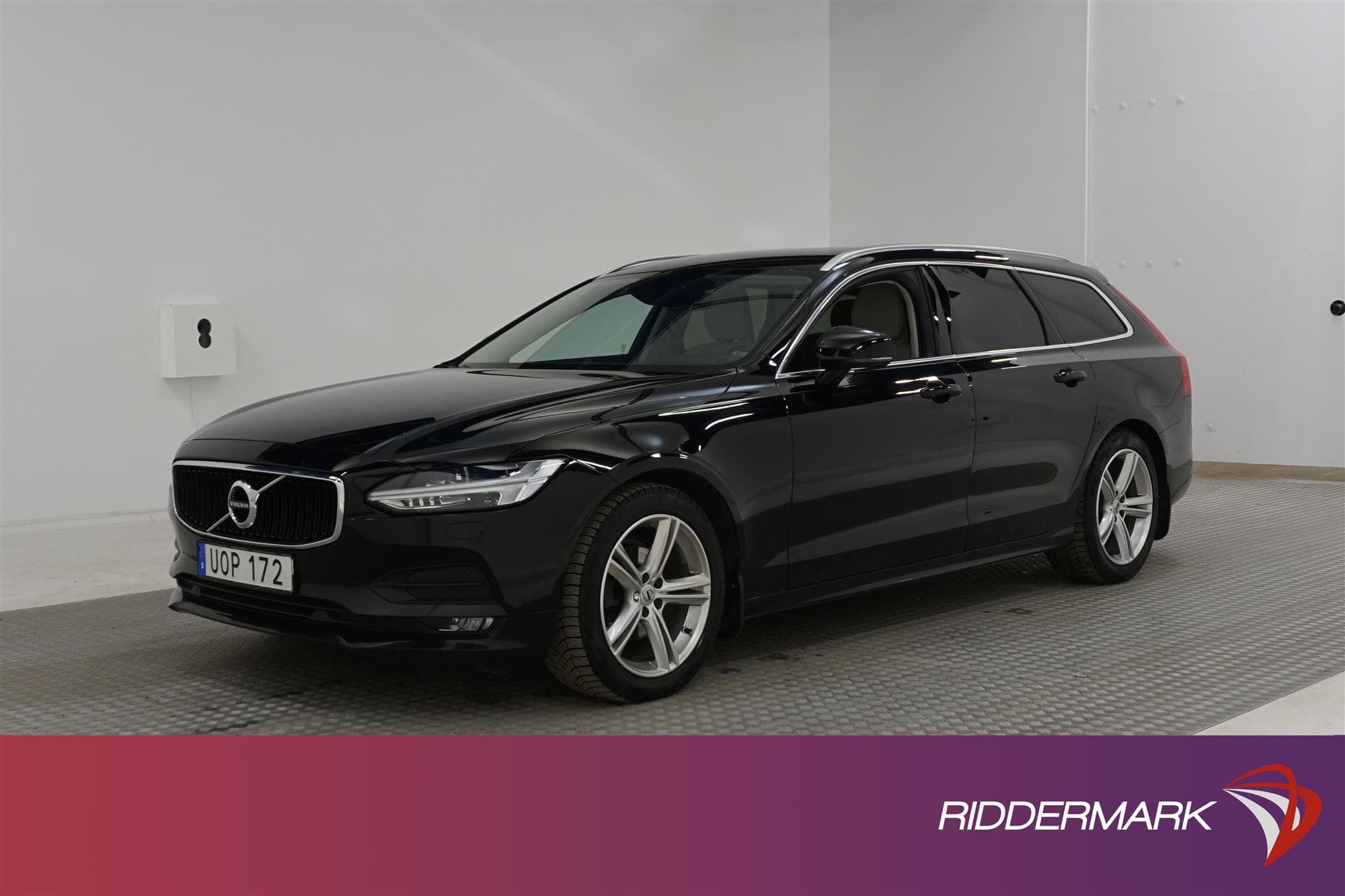 Volvo V90 D3 AWD 150hk Momentum Advanced VOC D-Värm Drag
