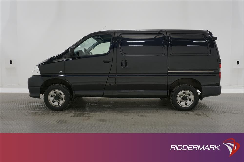 Toyota Hiace 2.5 D-4D 4WD 3-sits Kylbil 117hk 