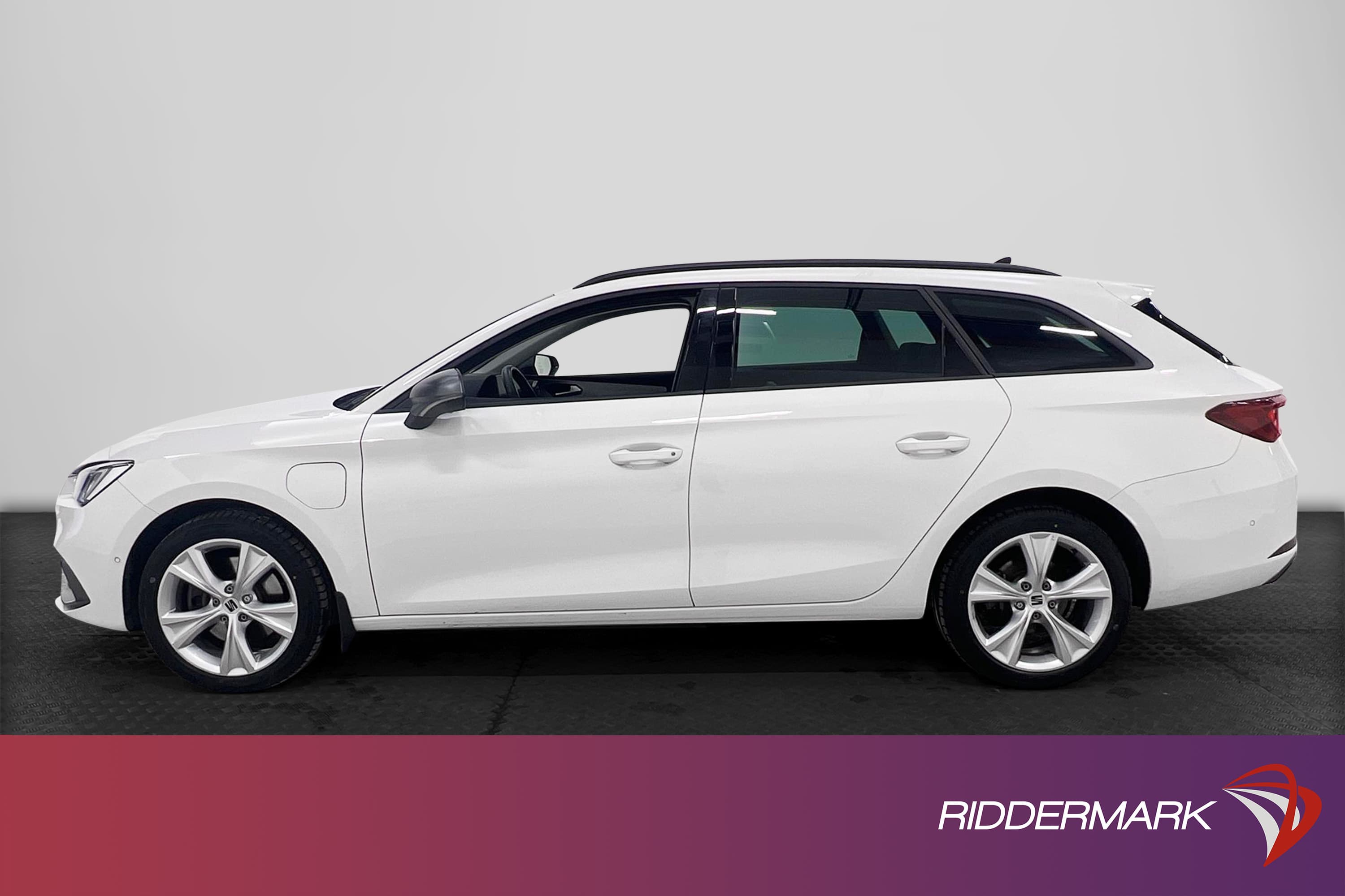 SEAT Leon e-Hybrid 204hk FR Cockpit Drag Navi Kamera MOMS