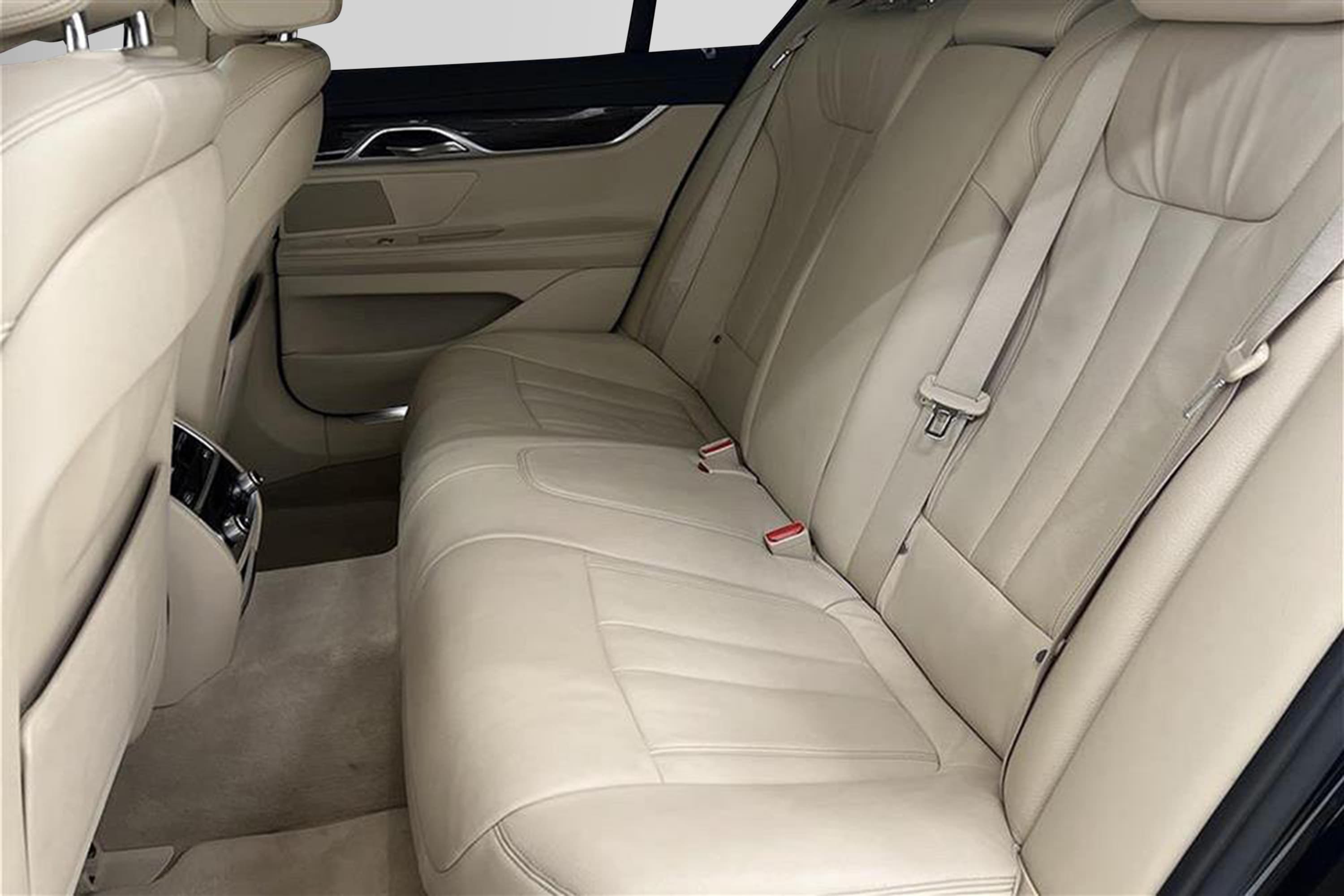 BMW 730d xDrive 265hk D-värm Skinn HiFi Navi Luftfjädringinteriör