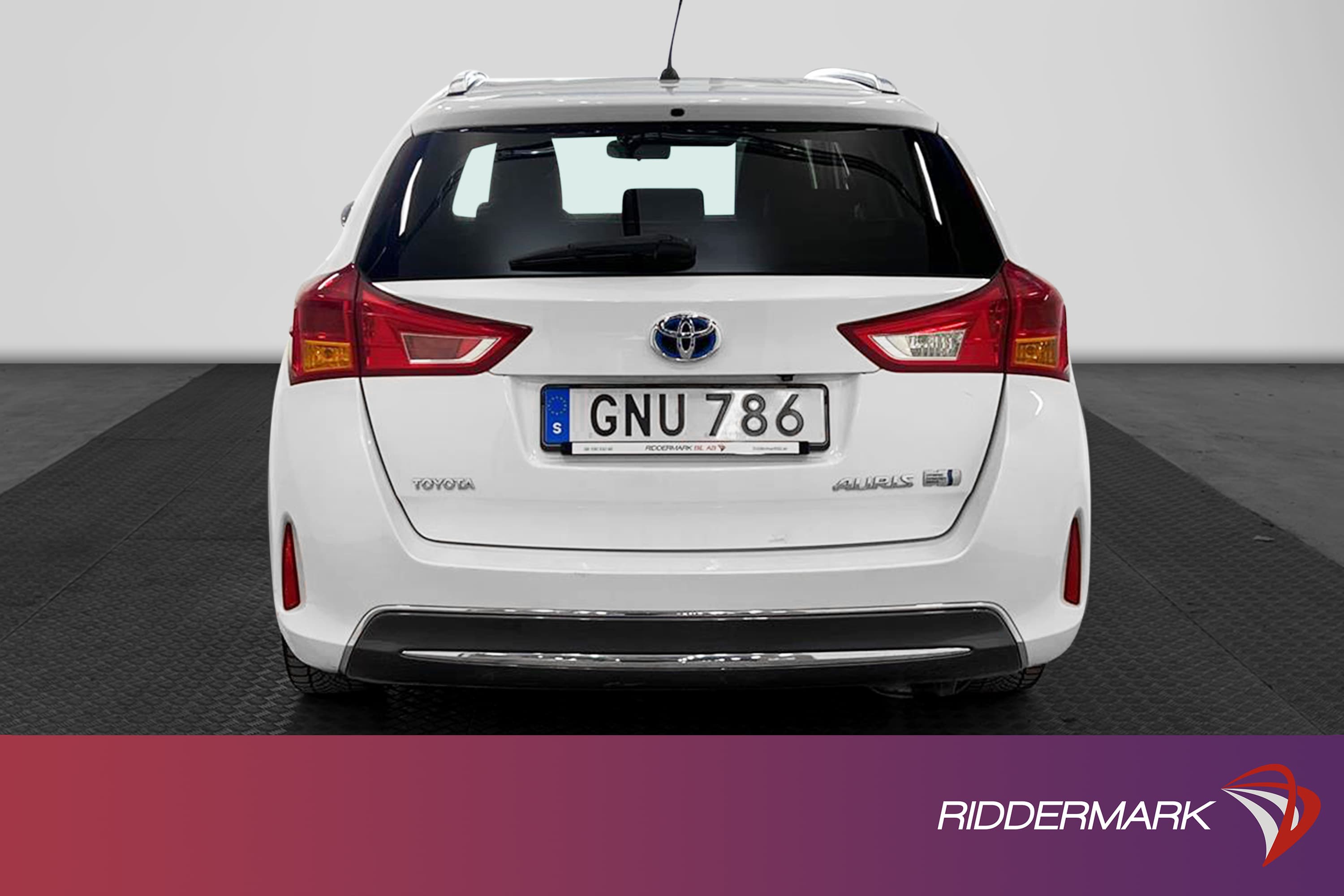 Toyota Auris Hybrid e-CVT 136hk B-Kam 360kr Skatt 0,39L/mil 