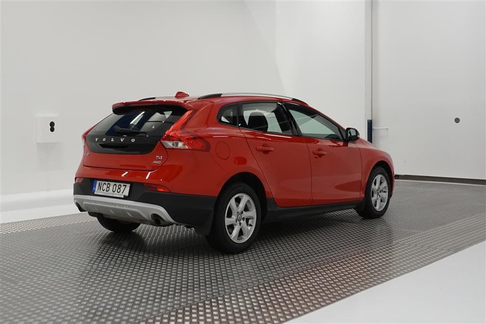 Volvo V40 T4 Cross Country AWD 190hk VOC Värmare Navi Skinn