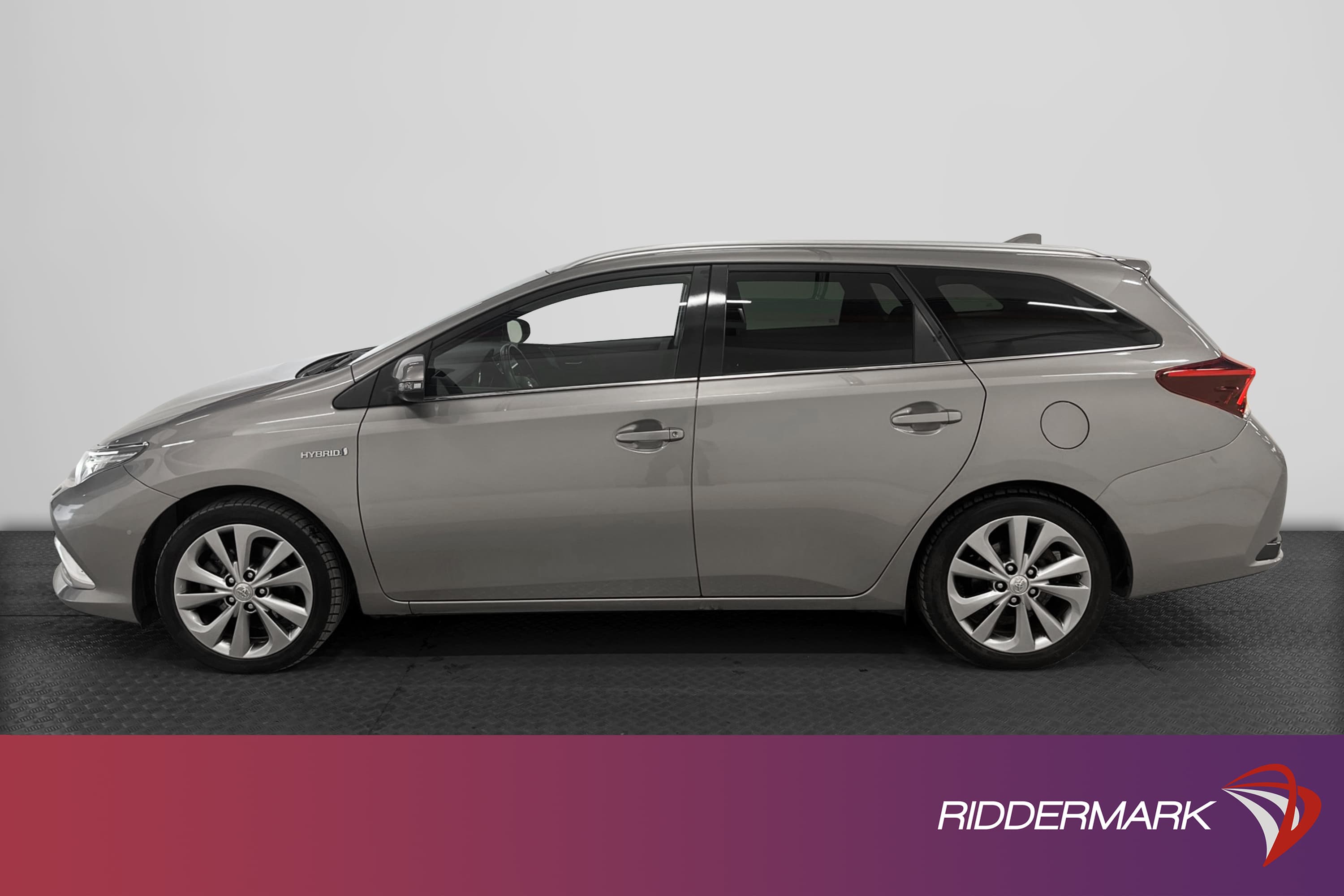 Toyota Auris TS Hybrid e-CVT 136hk