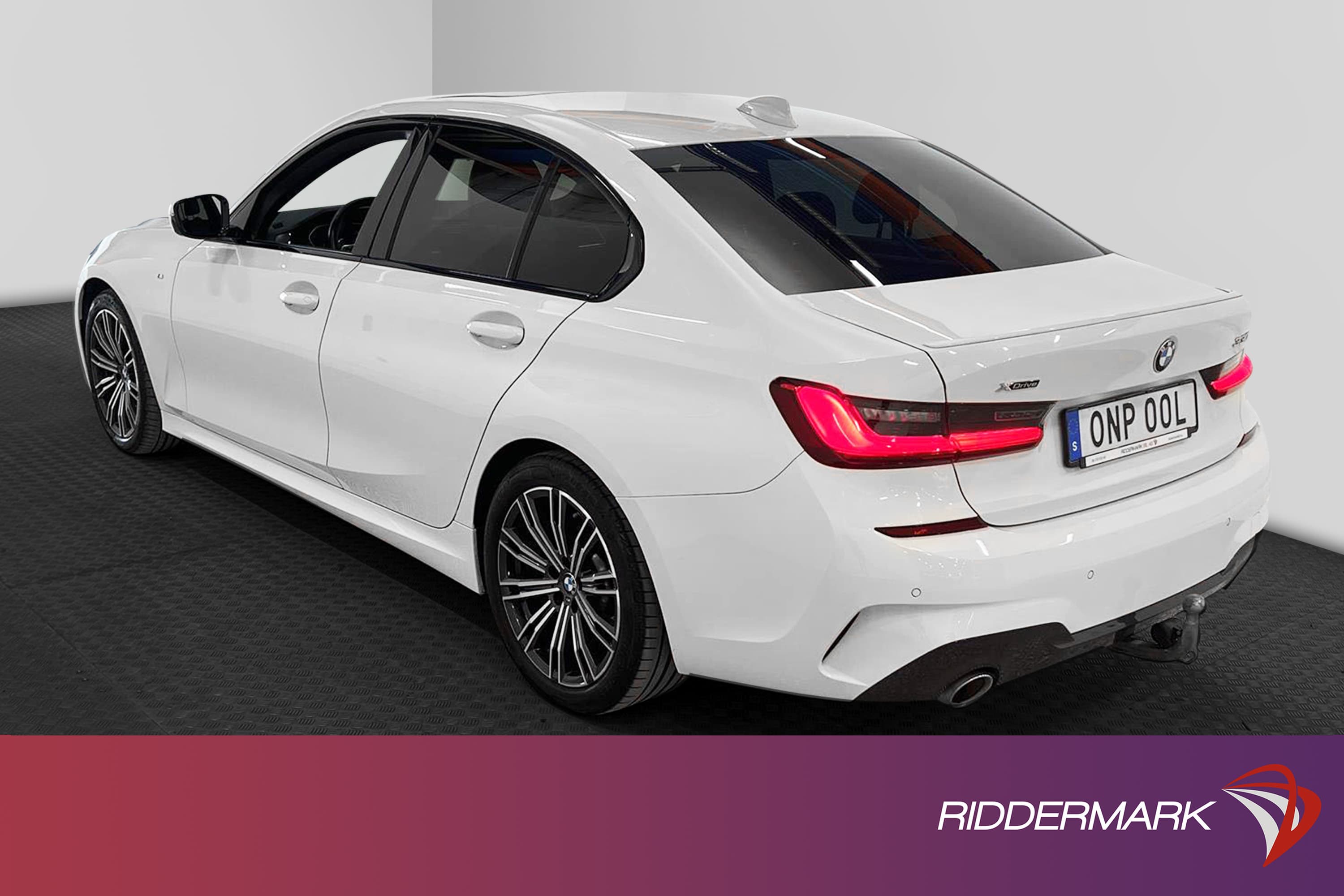 BMW 330i xDrive 258hk M Sport H/K Display Key Navi Drag Värm