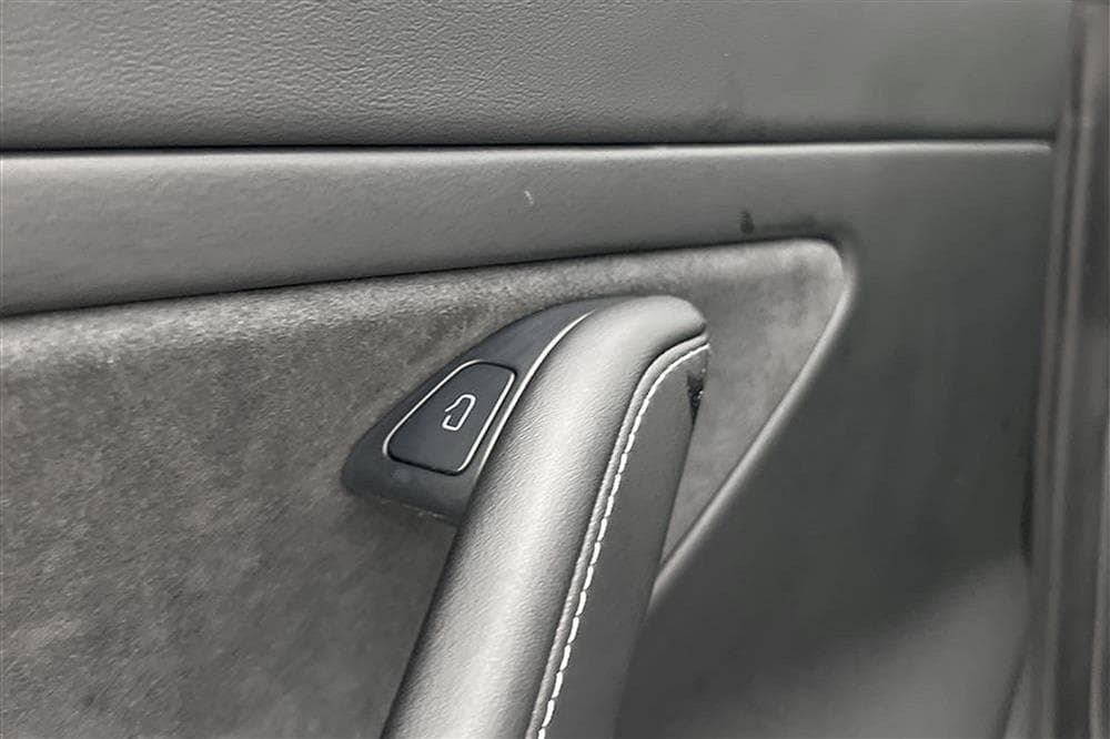 Tesla Model 3 Long Range AWD 440hk Svensksåld Premiuminteriör