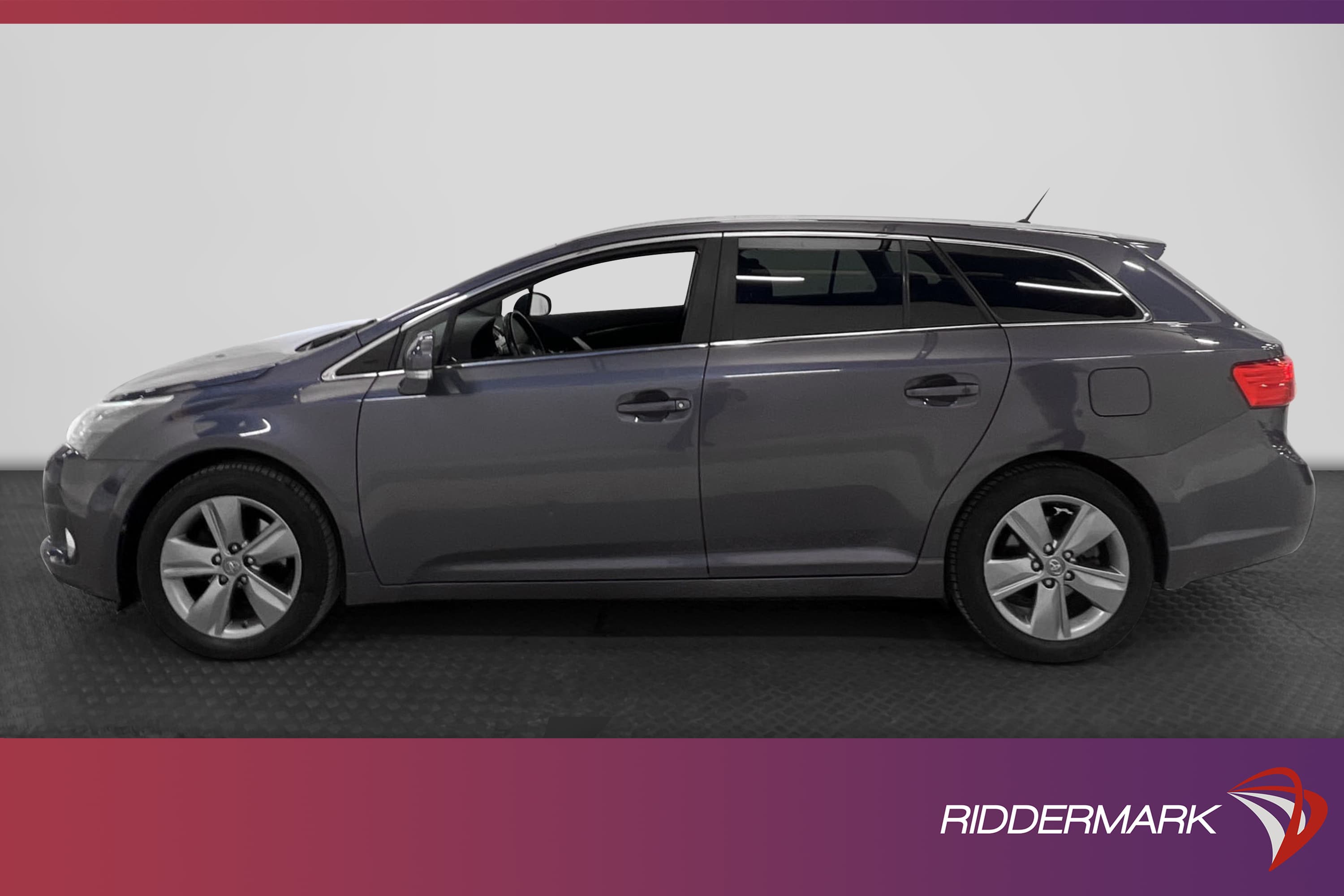 Toyota Avensis 1.8 147hk