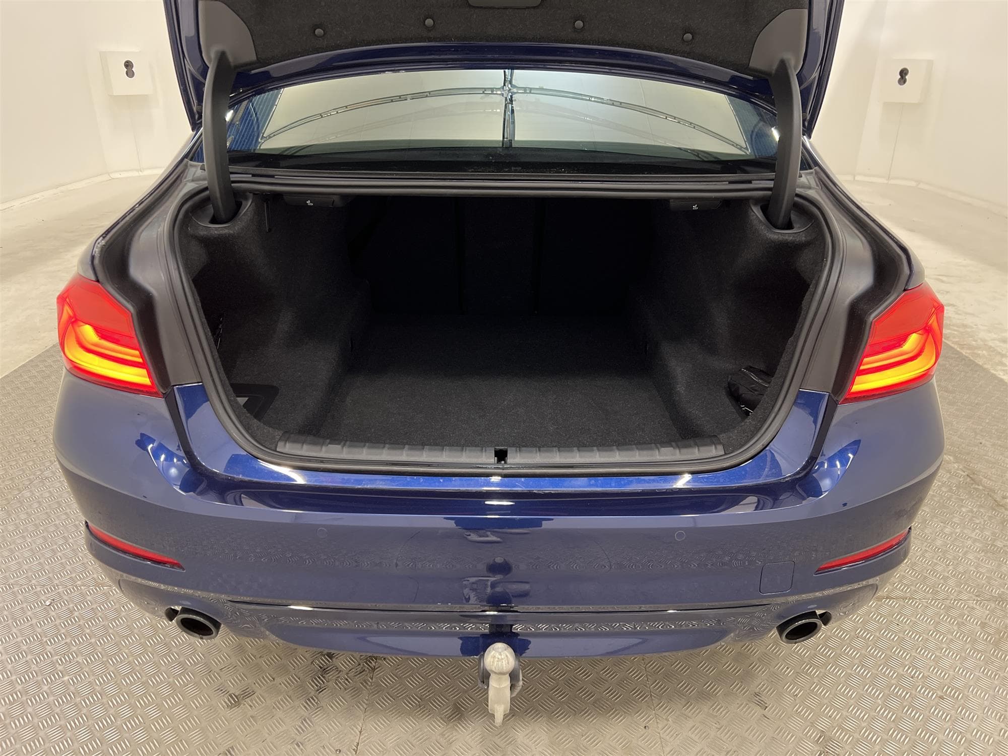 BMW 520 d xDrive 190hk Sportline HiFi Navi Drag 0,47l/milinteriör