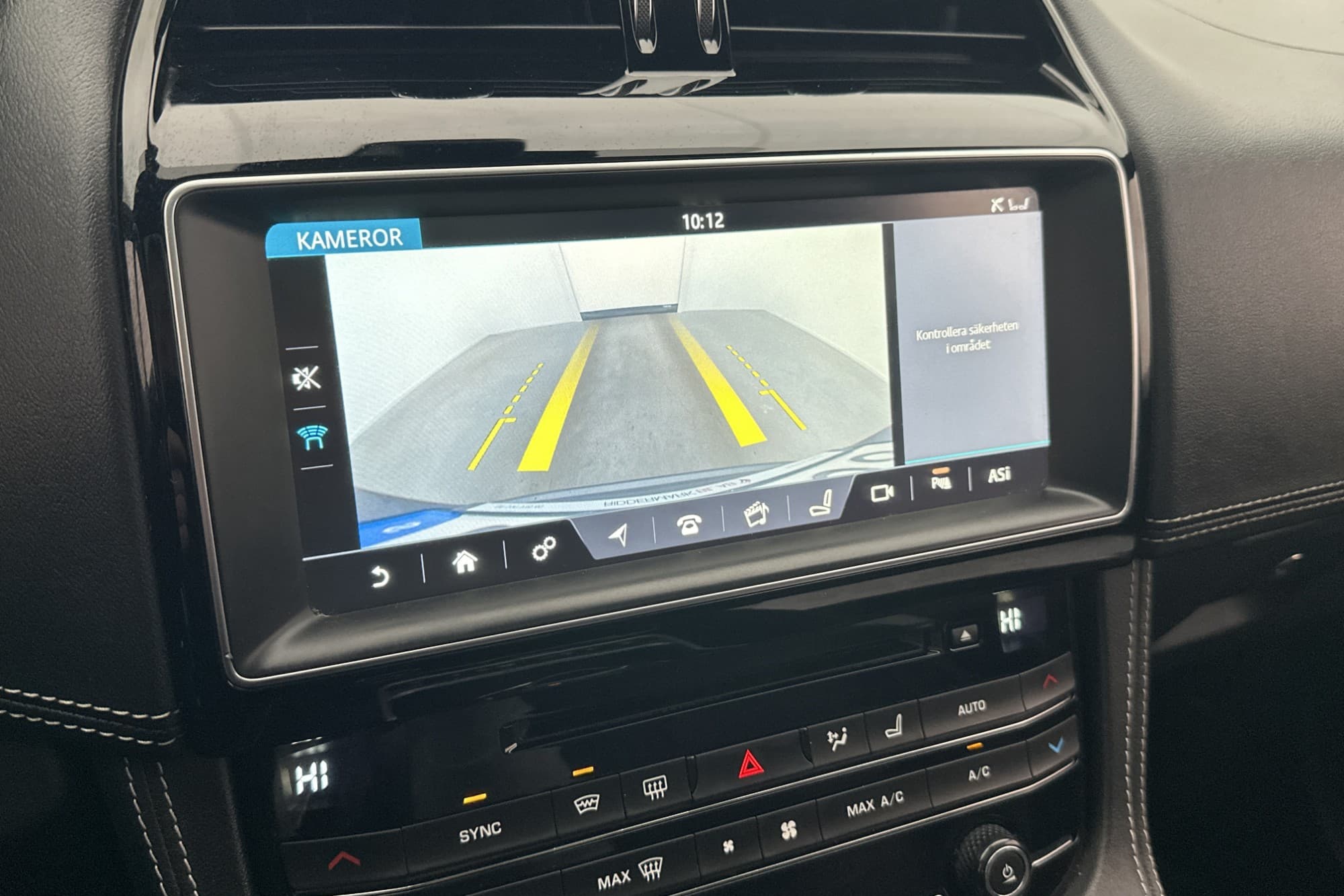 Jaguar F-Pace 30d AWD R-Sport Pano Meridian Kamera Skinn
