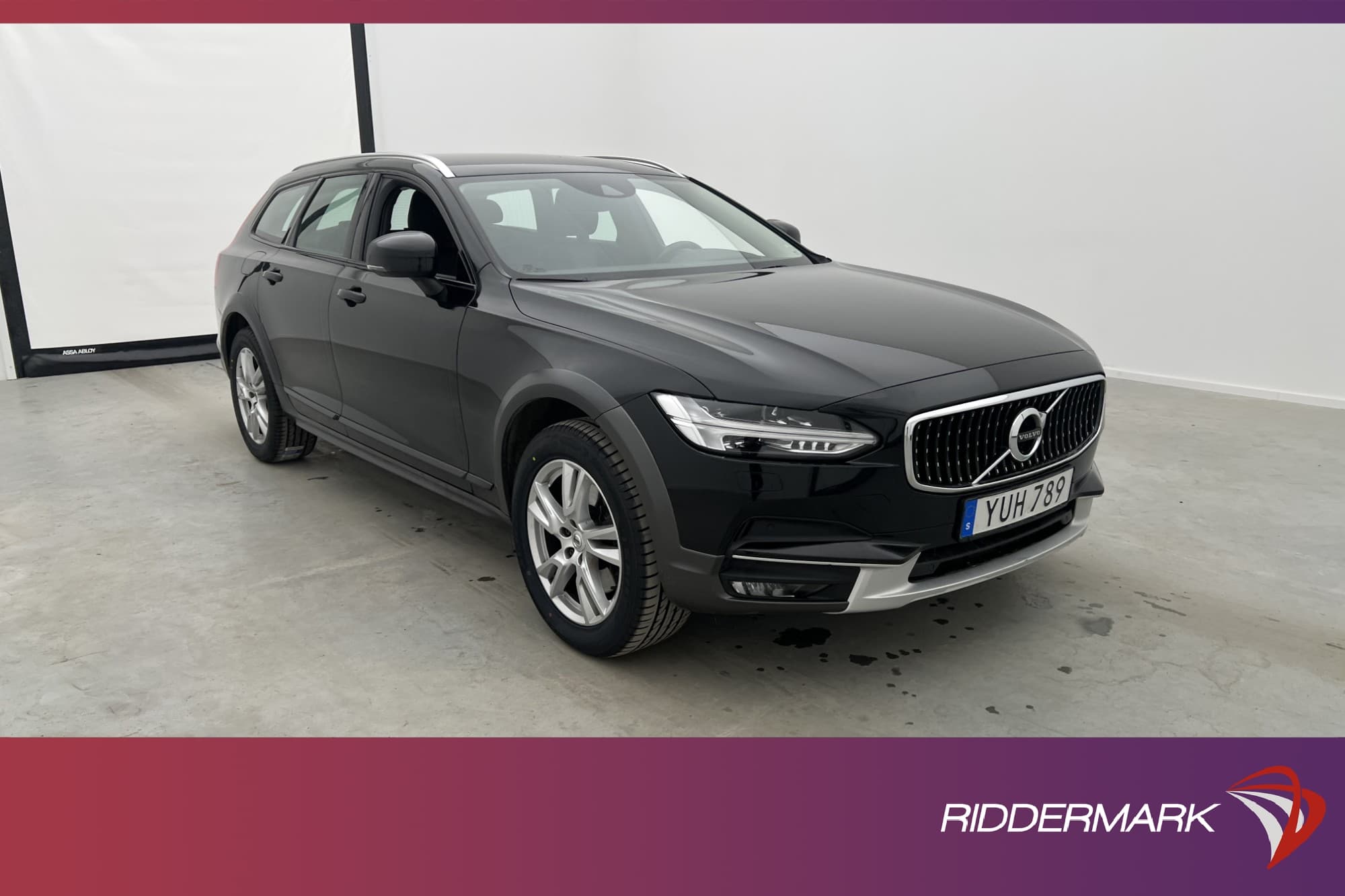 Volvo V90 Cross Country D4 AWD