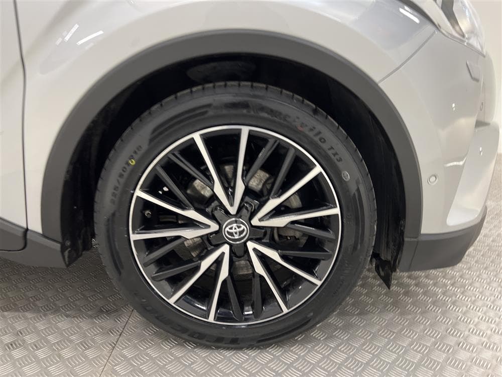 Toyota C-HR 1.8 HSD 122hk Executive JBL Låg Skatt 0,41L/mil