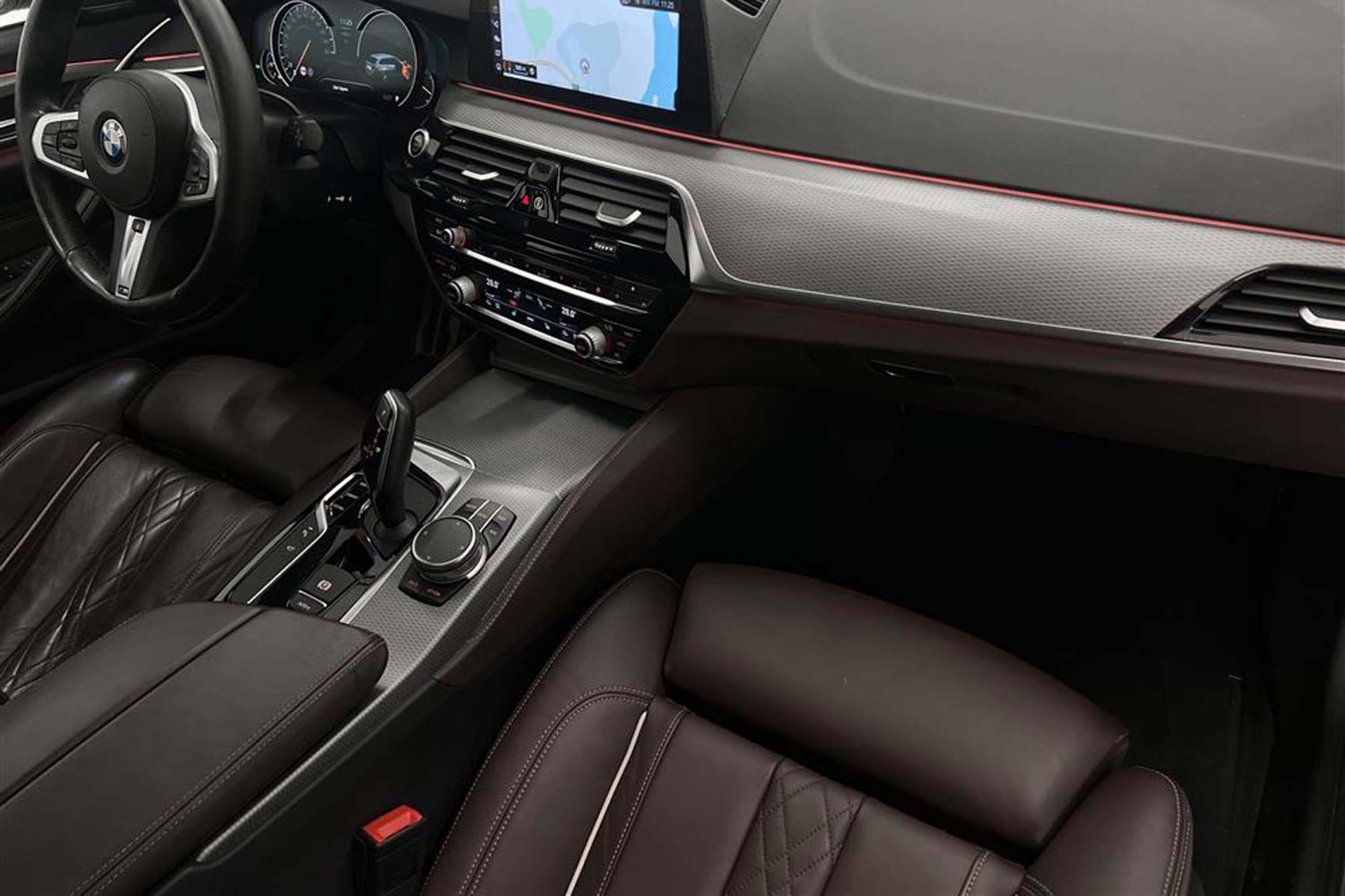 BMW 530d xDrive M Sport Innovation H/K Värmare 360°Kam Pano