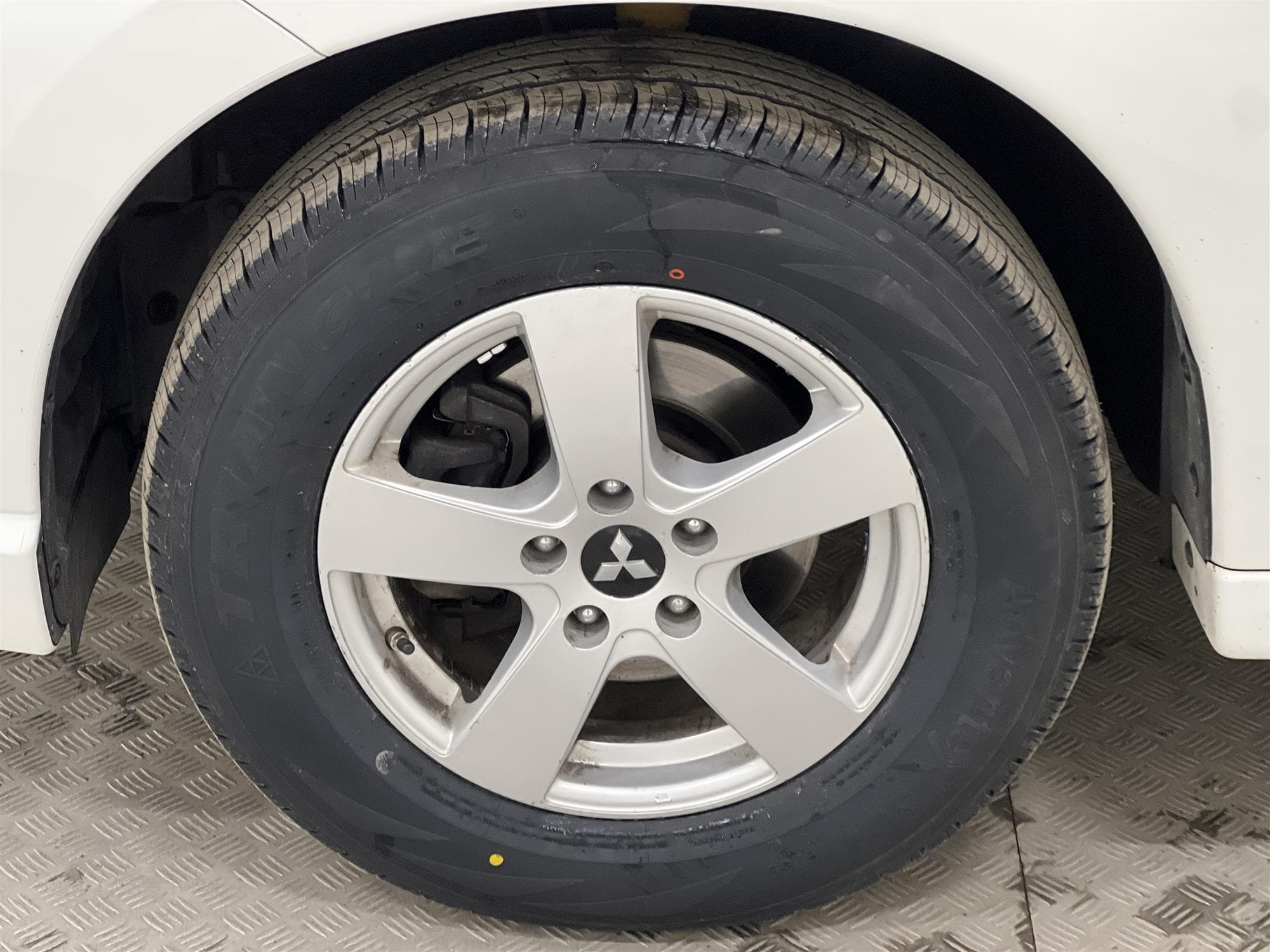 Mitsubishi Outlander P-HEV 4WD 360° Drag Taklucka Carplayinteriör
