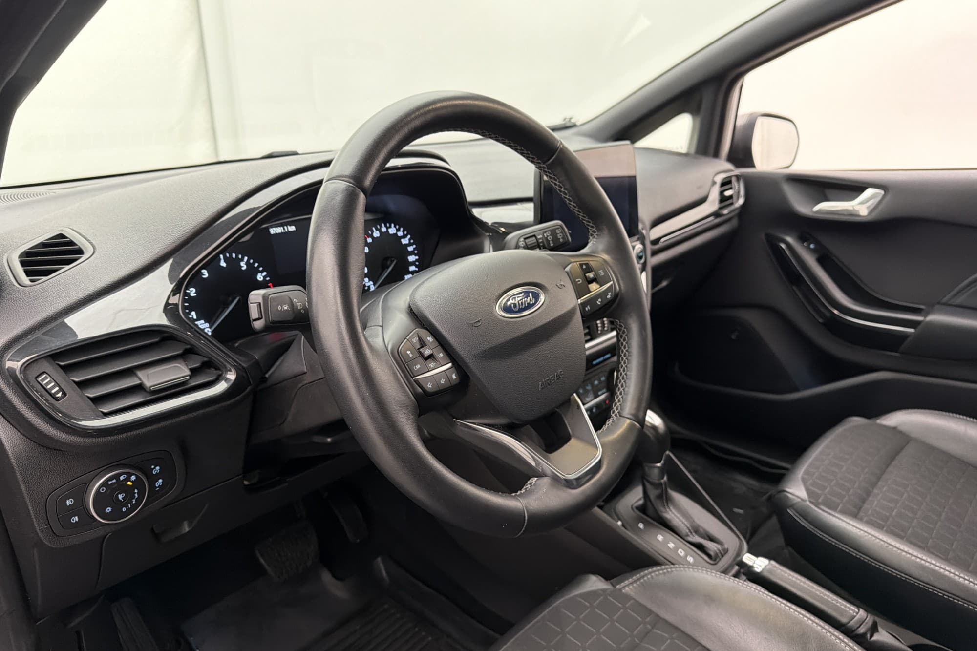 Ford Fiesta Active 100hk B&O Navi Rattvärme CarPlay Sensorer