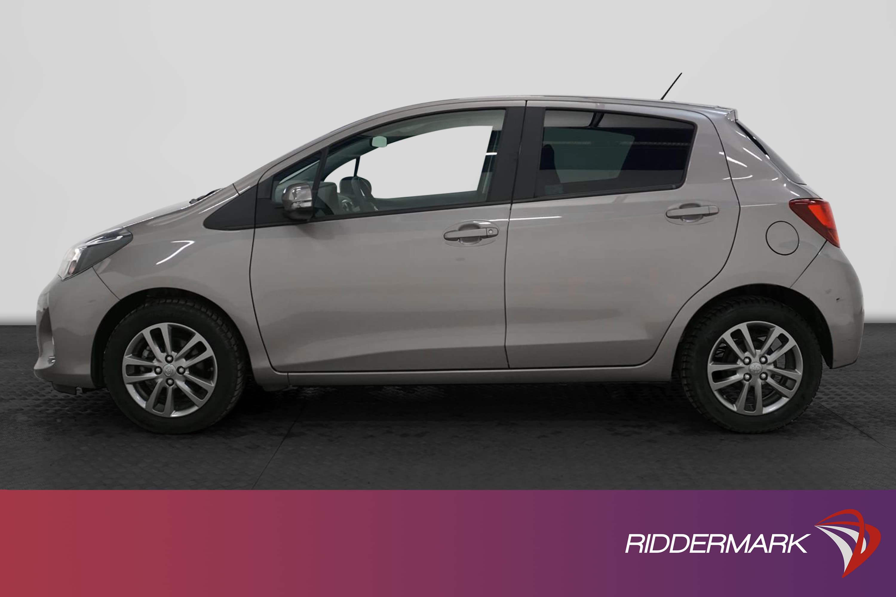 Toyota Yaris 1.33 99hk 1 Bruk B-Kamera 426kr Skatt 0,49L/mil