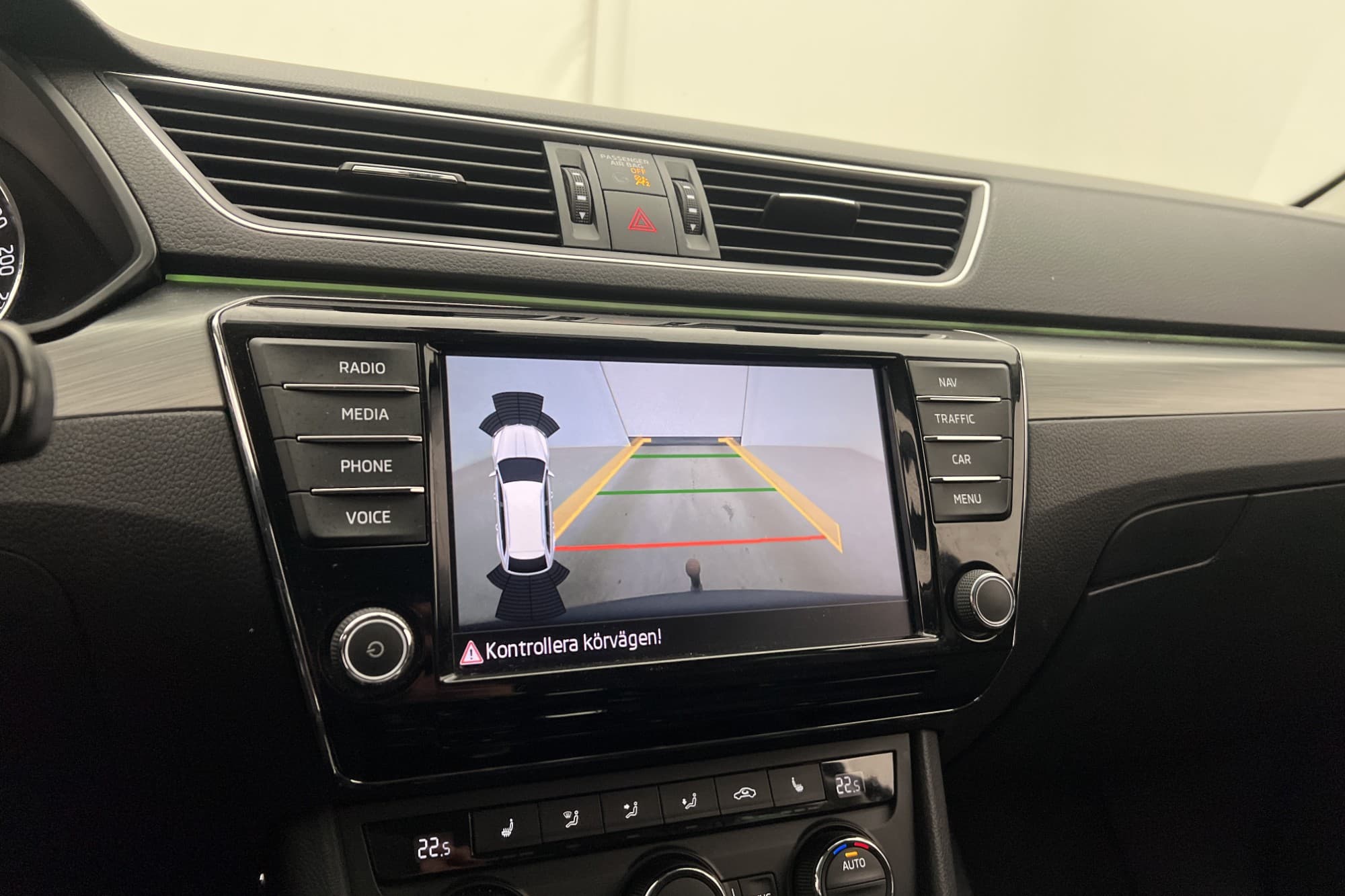 Skoda Superb Kombi 4x4 190hk Businessline Värm Kamera Drag
