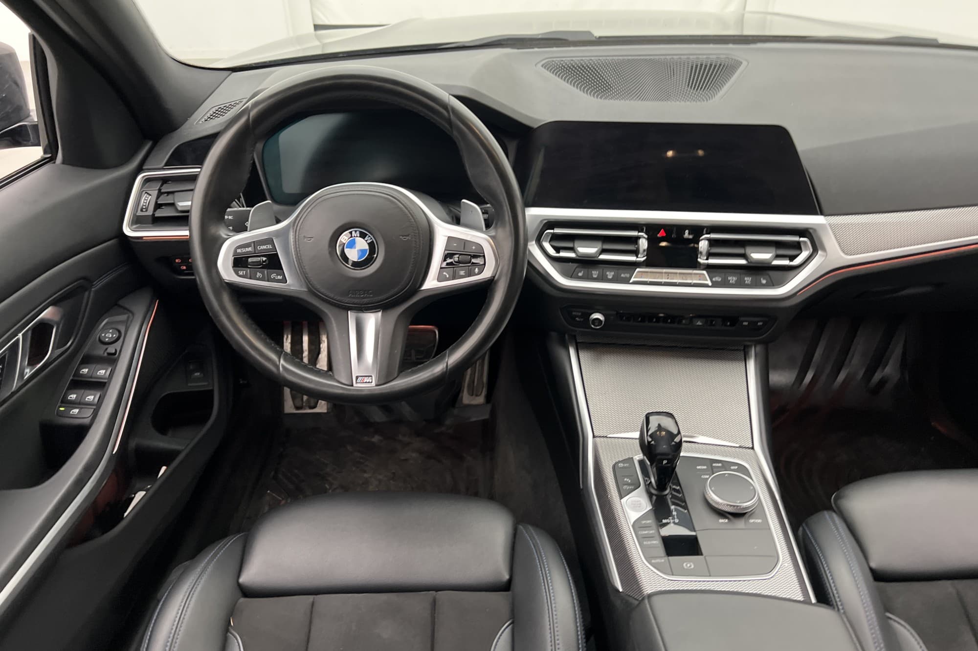 BMW 320 d xDrive Touring M Sport Cockpit Navigation Ambient