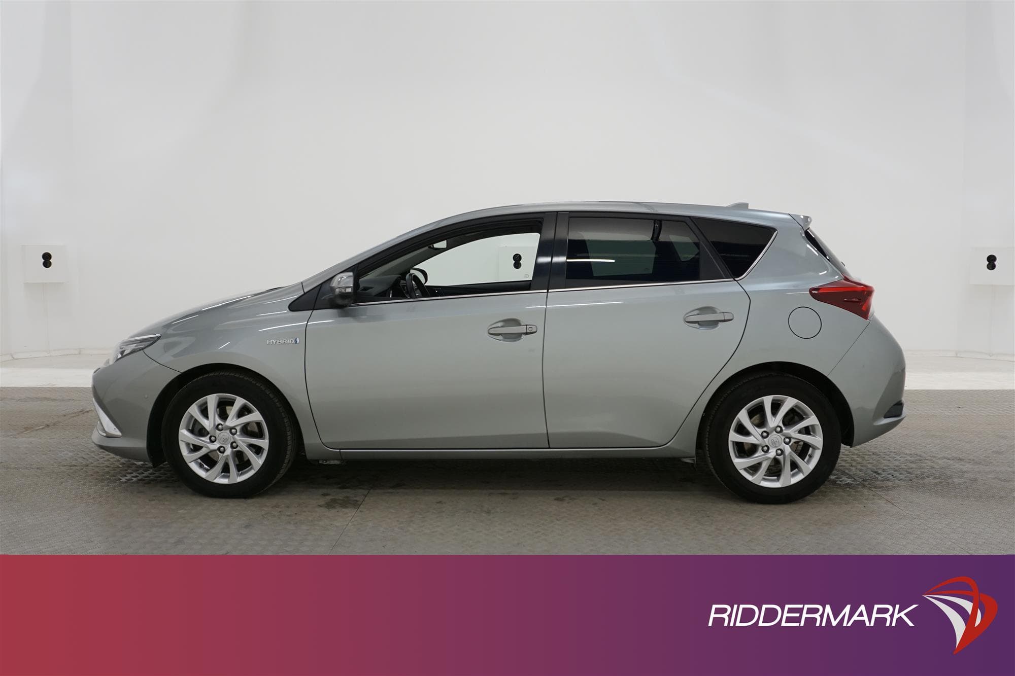 Toyota Auris Hybrid e-CVT 136hk