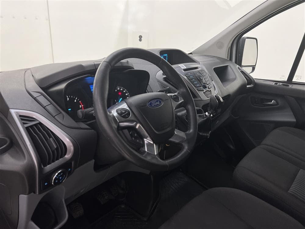 Ford Custom 300 2.2 125hk Nyserv Värmare Moms 0.72l/mil interiör