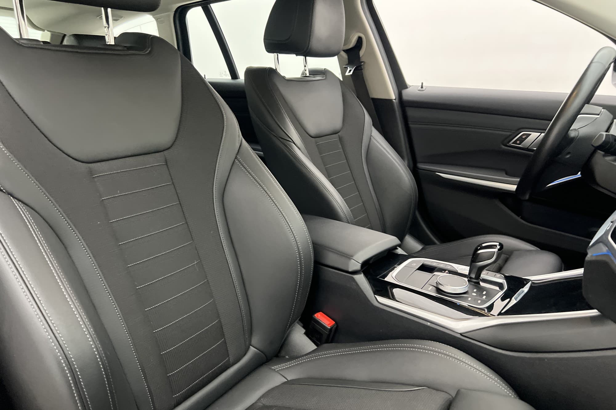 BMW 330e xDrive Touring 292hk Sport Line Navi Sensorer MOMS