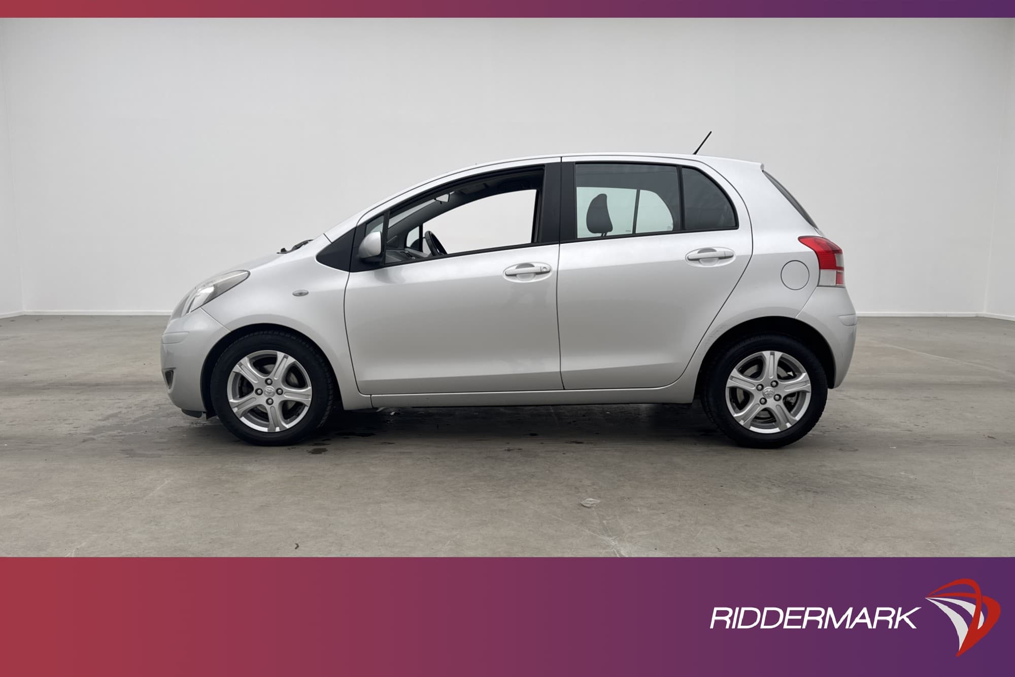 Toyota Yaris 1.33 99hk Låg skatt 2-Brukare Väl Servad