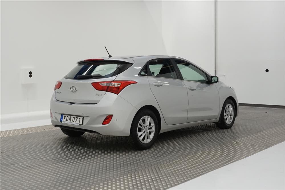 Hyundai i30 1.6 110hk Välserv P-sensor Rattvärme  0,36l/mil