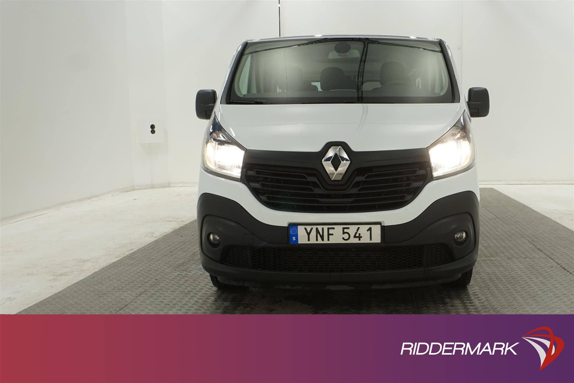 Renault Trafic Passenger 1.6dCi Eu6 Lång Navi Dragkrok