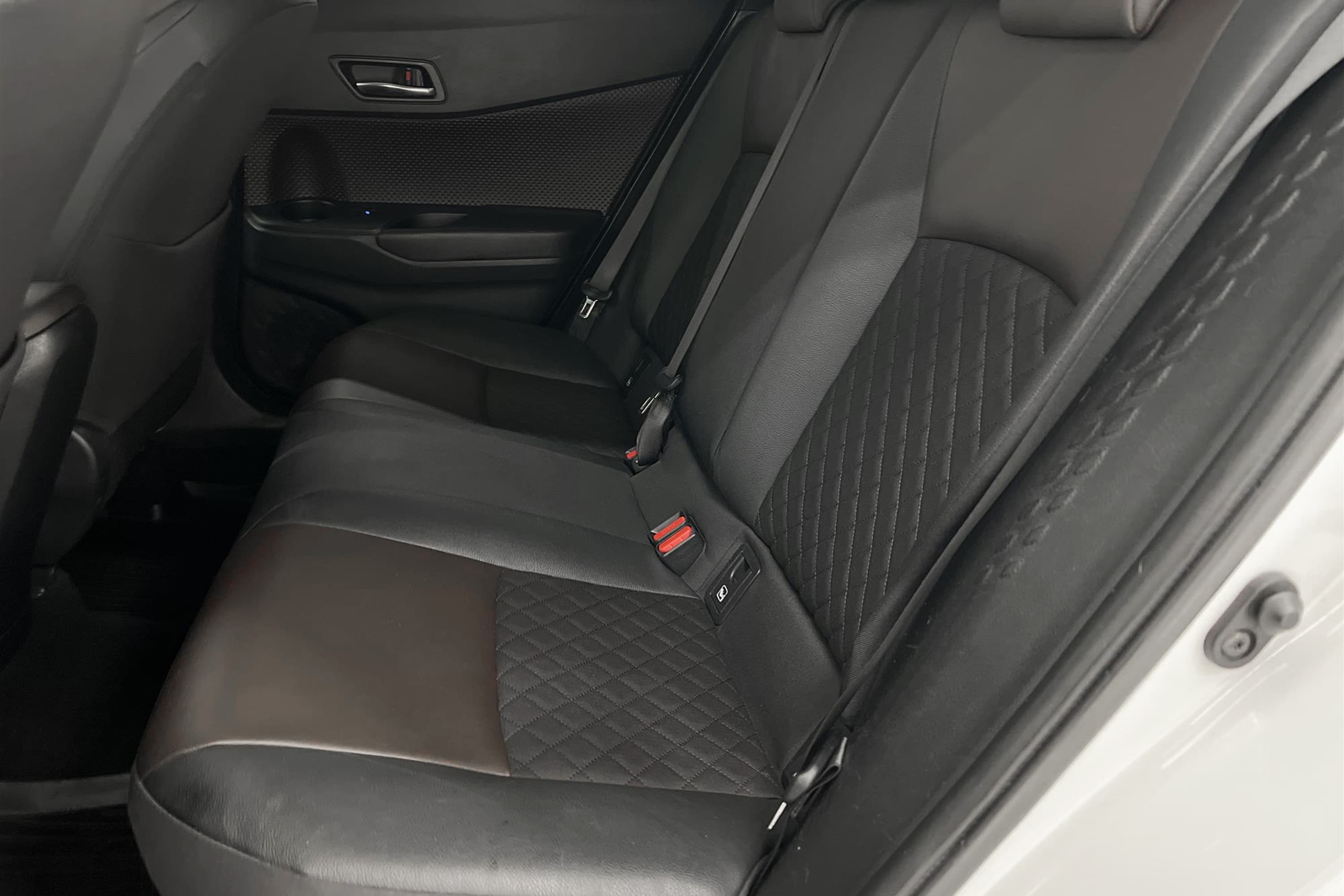 Toyota C-HR Hybrid CVT 122hk Executive M-Värm JBL Navigator
