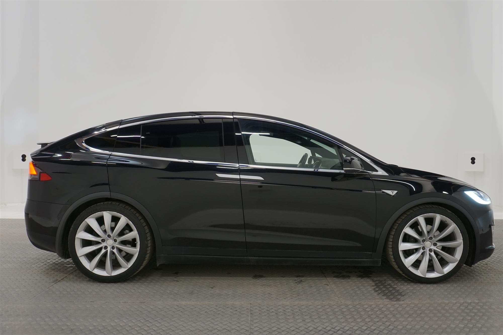 Tesla Model X 90D AWD 423hk 6Sits FRI SUPERCHARGE Drag Moms exteriör