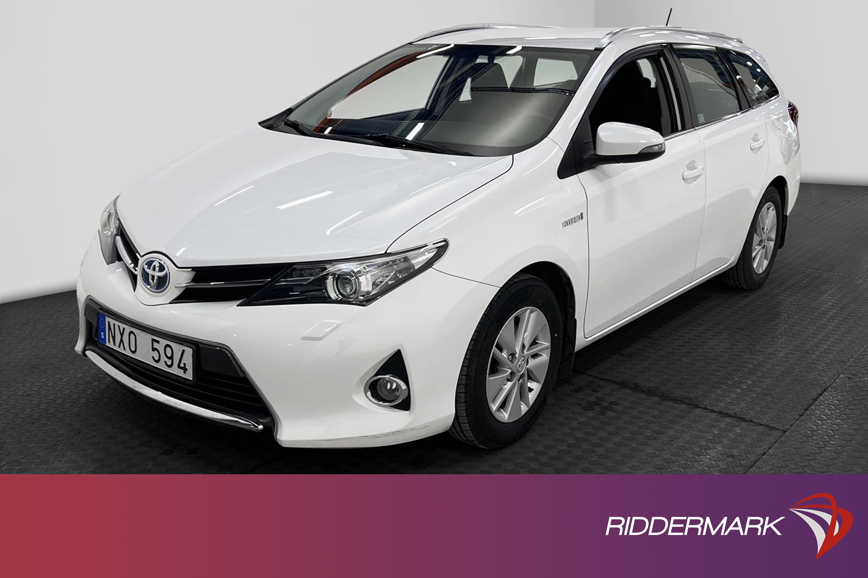 Toyota Auris Hybrid e-CVT 136hk