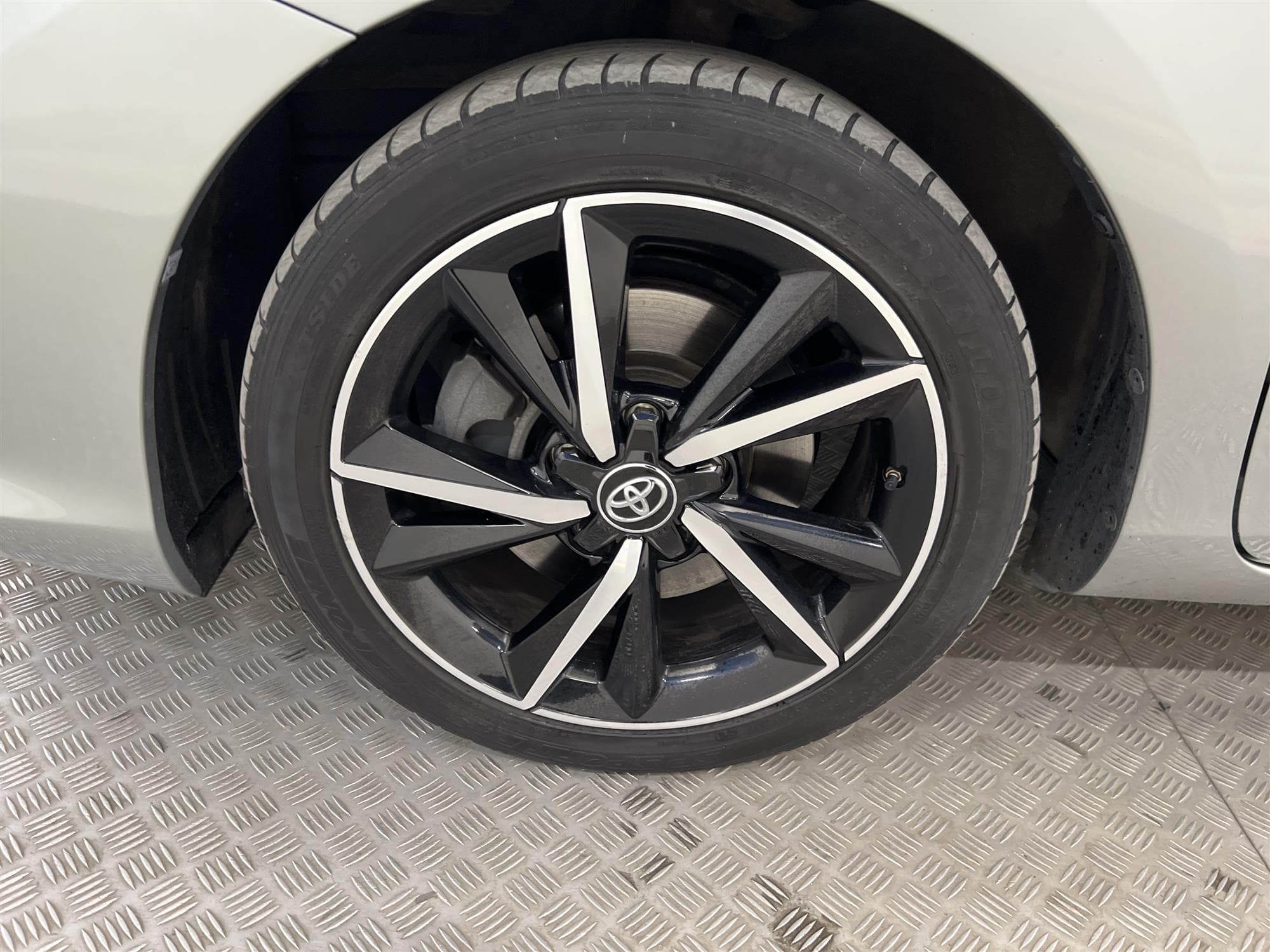 Toyota Auris Hybrid e-CVT 136hk B-Kam 360kr Skatt 0,39L/mil